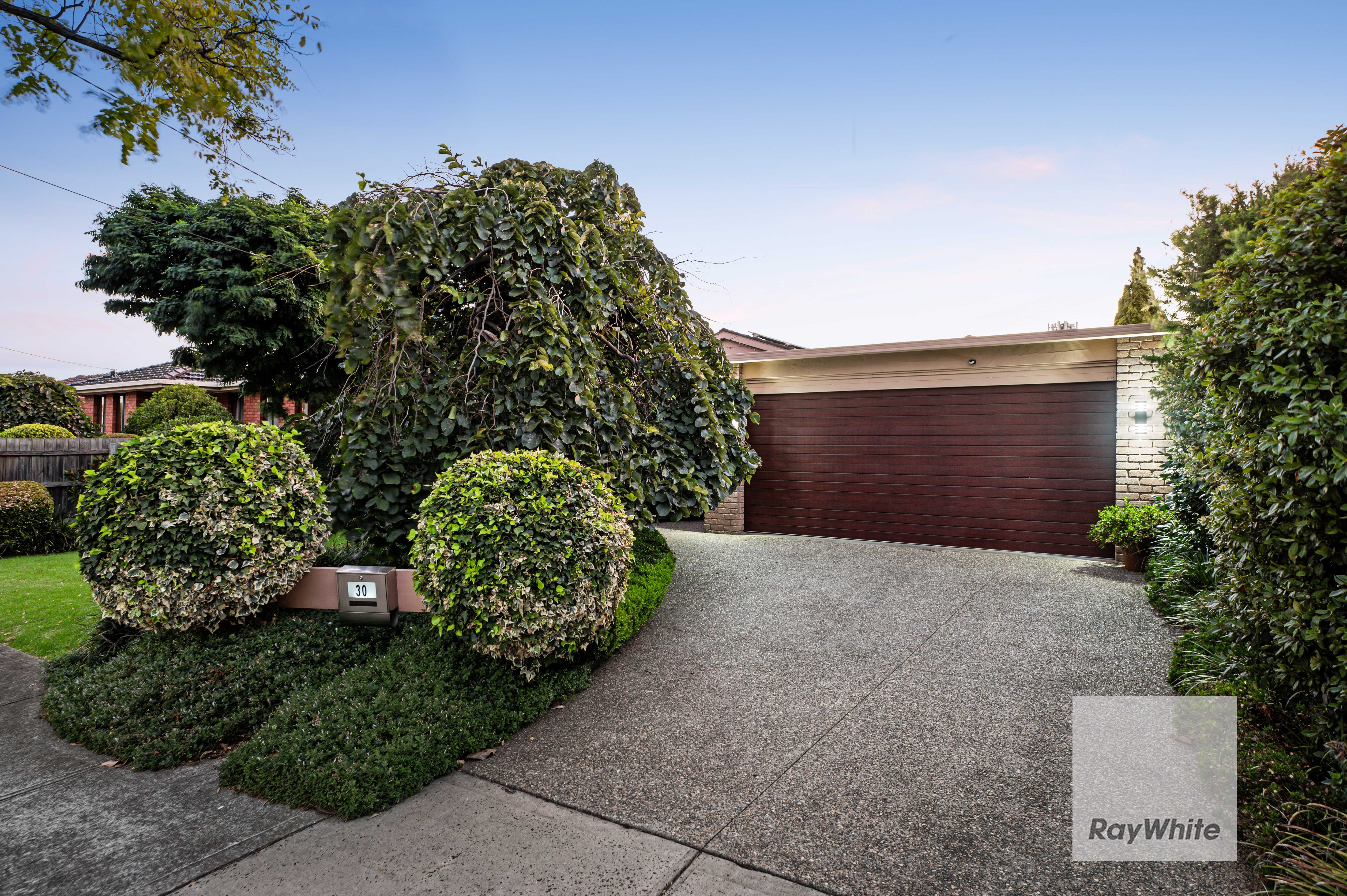 30 The Circuit, Gladstone Park, VIC 3043