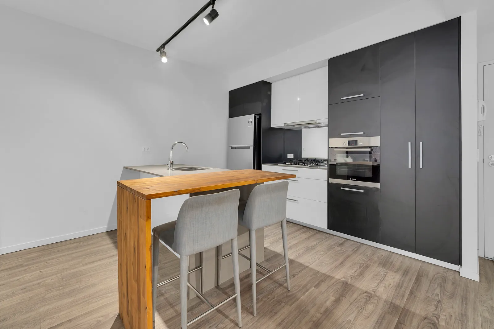 1006/9 Edmondstone Street, South Brisbane