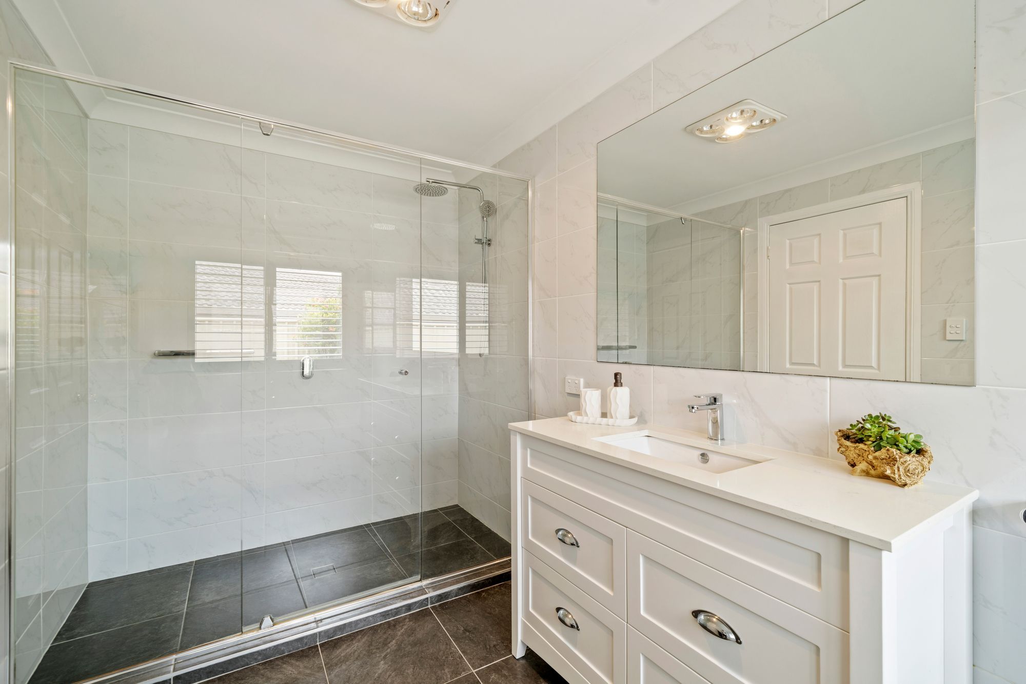 2 Hastings Crescent — photo 15 of 25