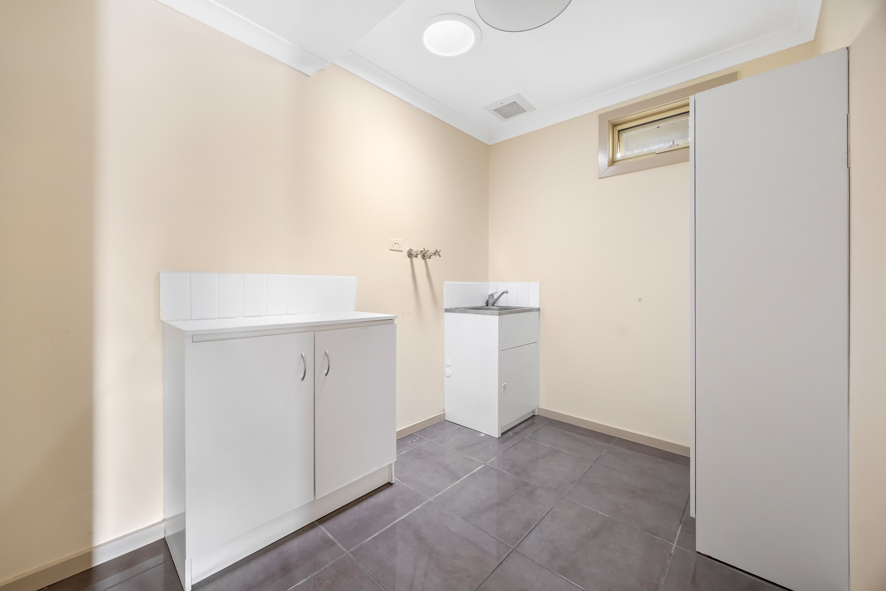 327 Richards Street — photo 4 of 12