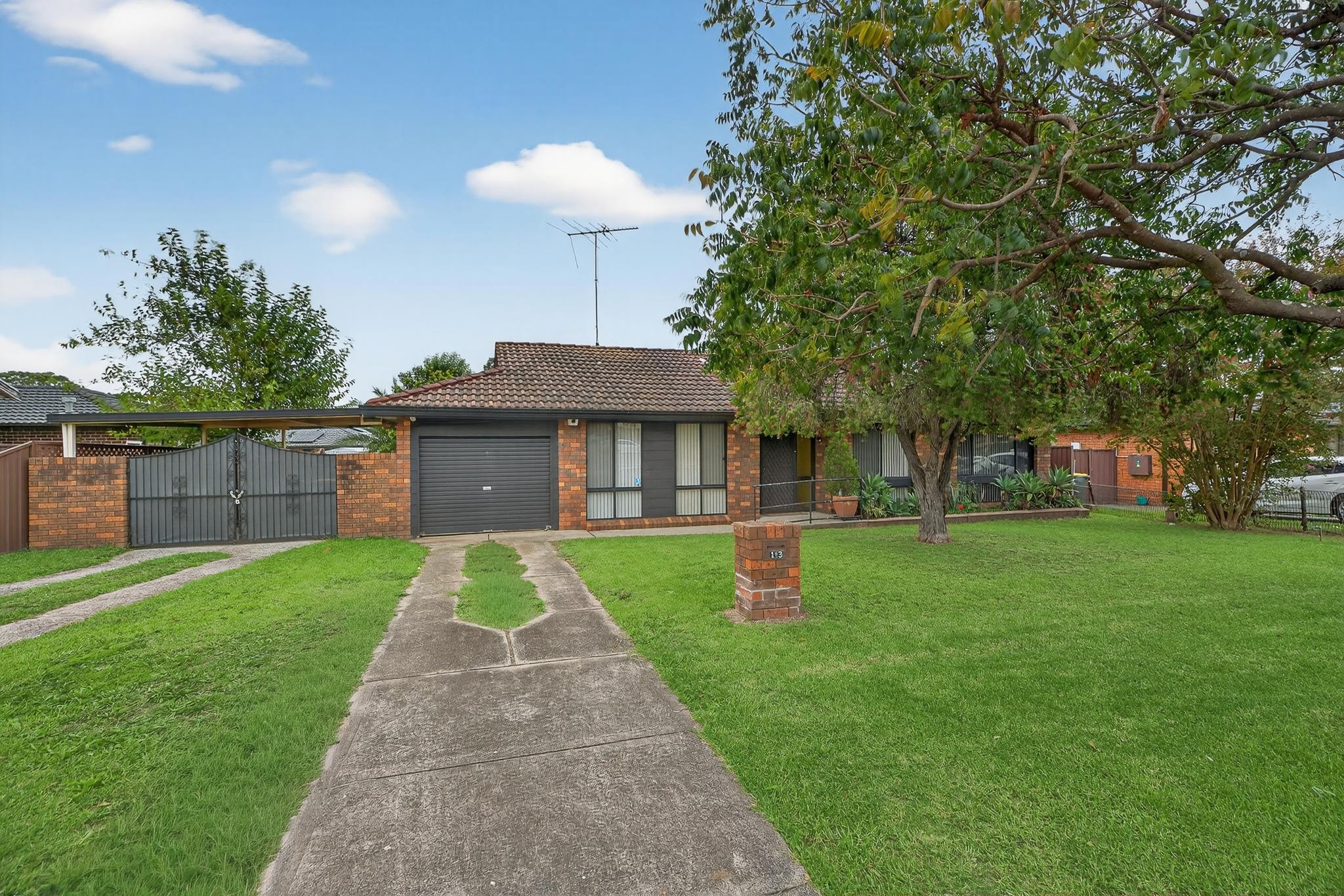 13 Guernsey Avenue, Minto, NSW 2566