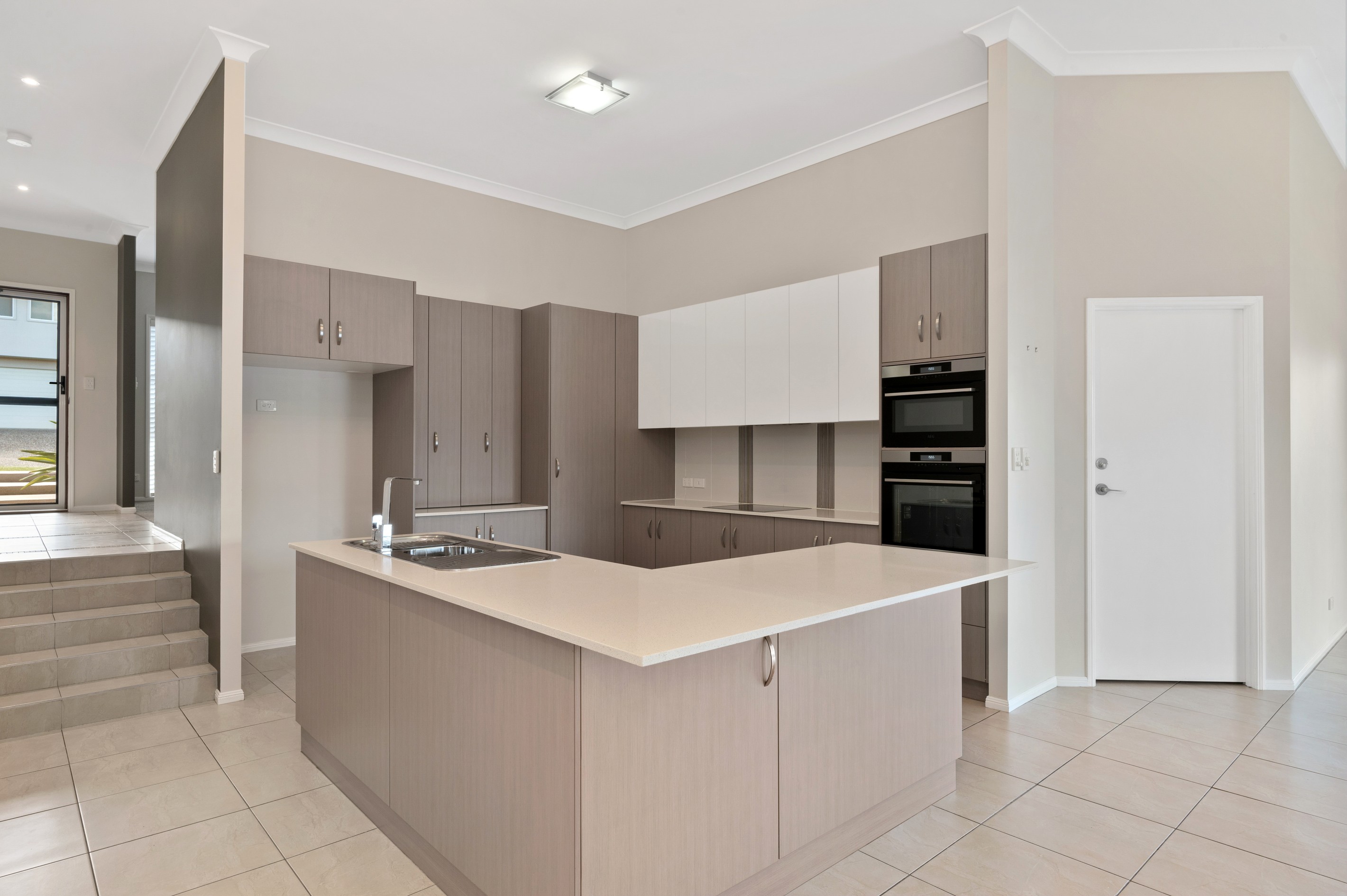 4 Aristotle Avenue, Augustine Heights, QLD 4300