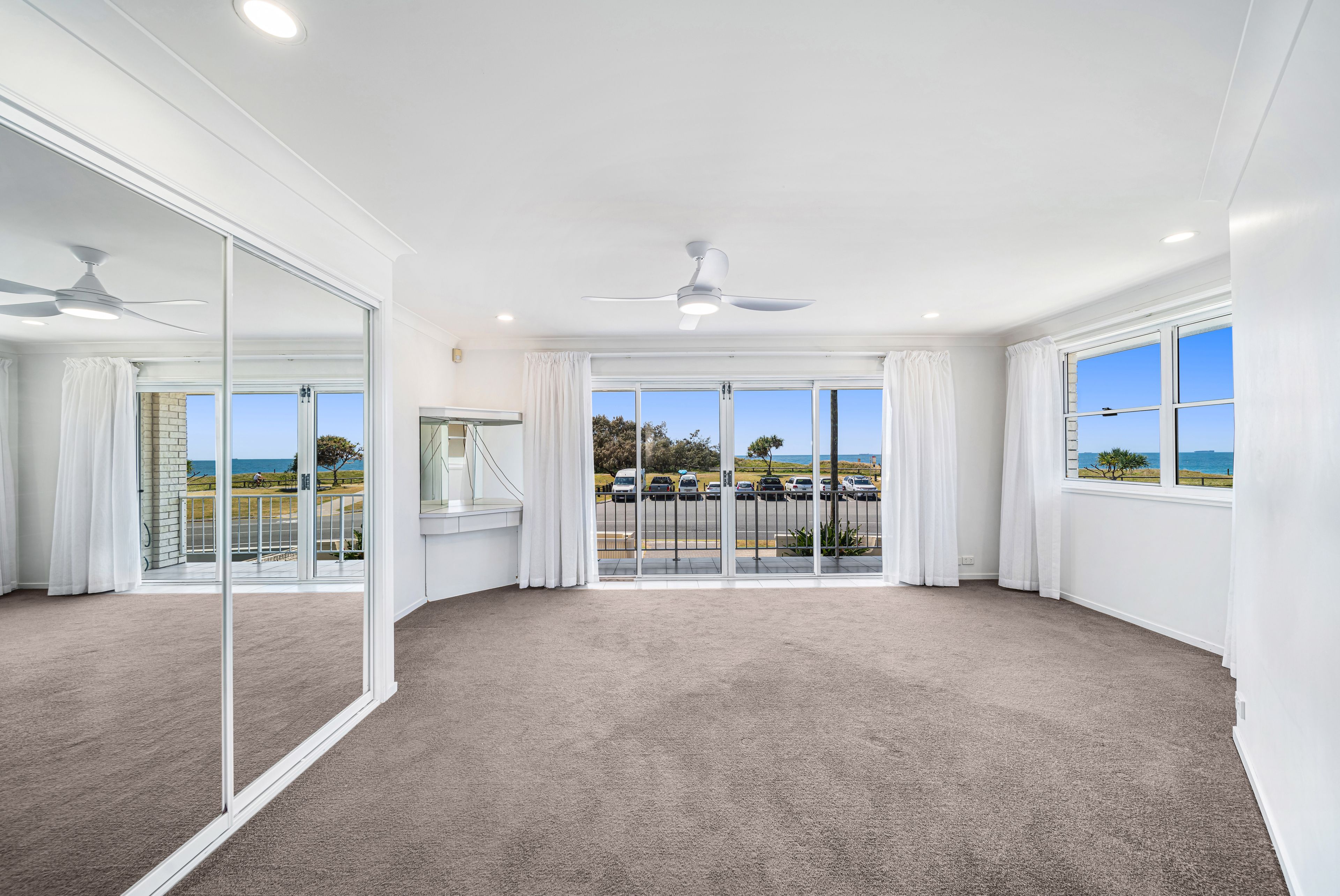32 Pacific Boulevard — photo 3 of 10