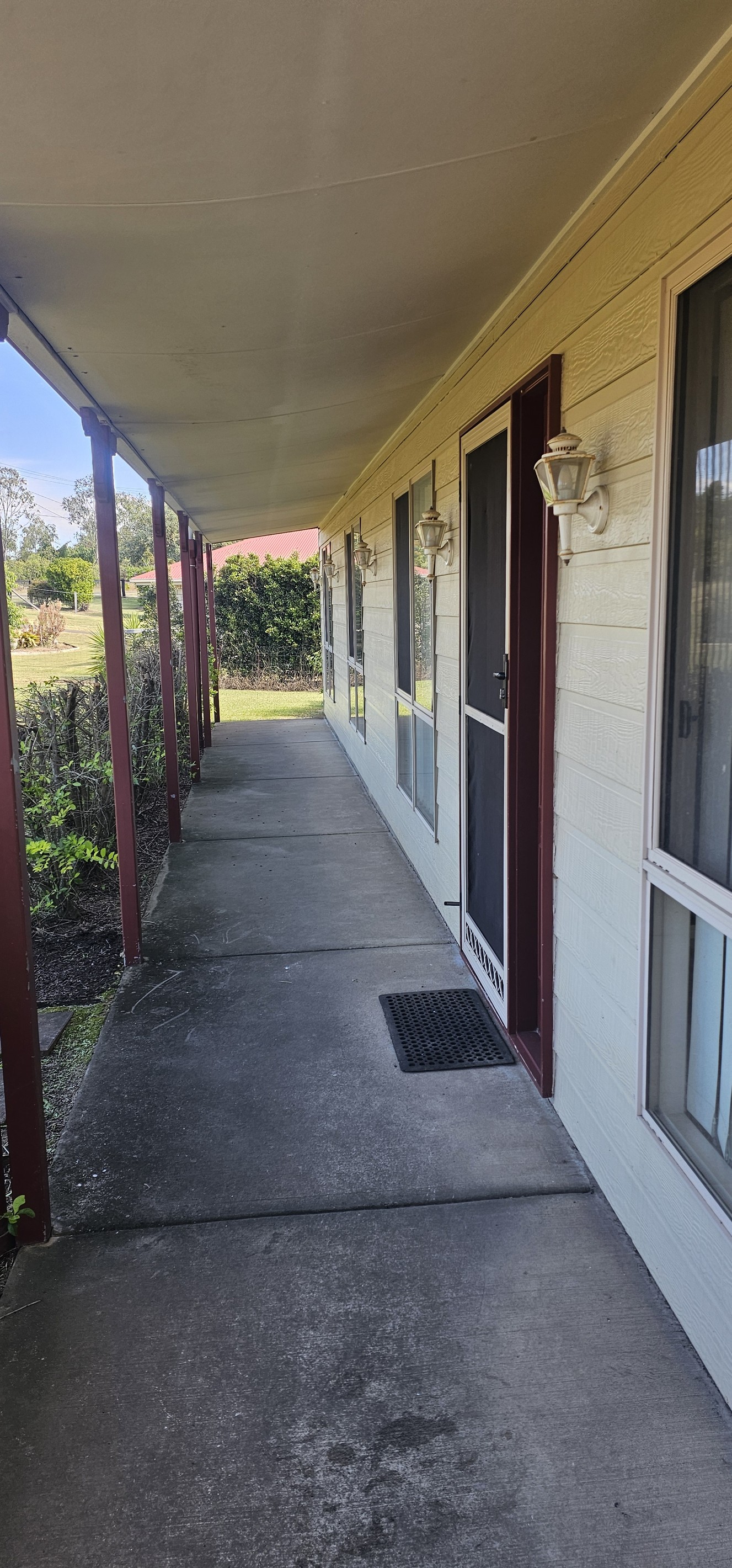 8 Hughes Road, Plainland, QLD 4341