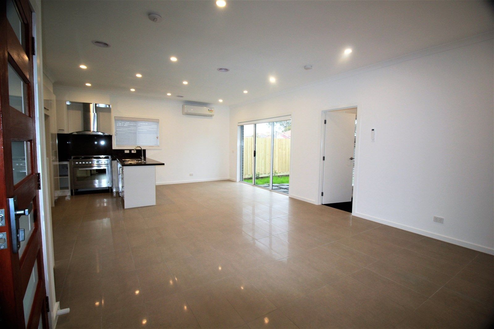 2/18 Bossington Street, Oakleigh South, VIC 3167
