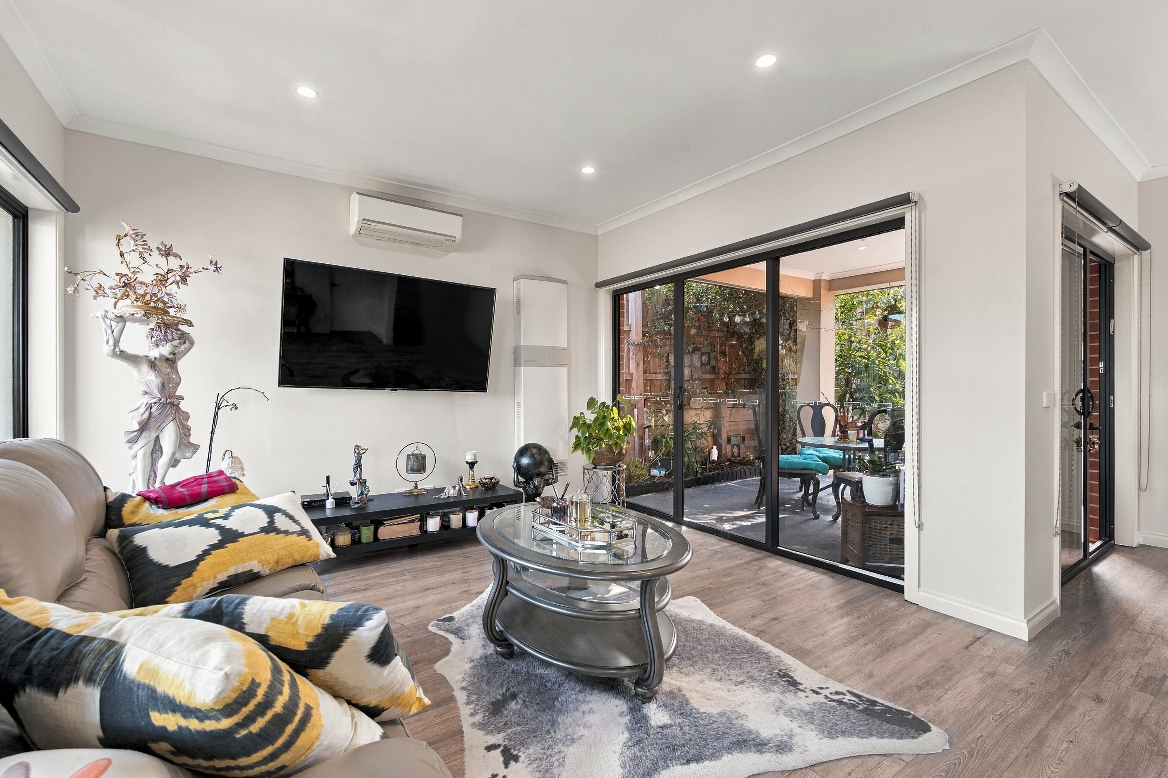 1/6 Faye Street — photo 4 of 13