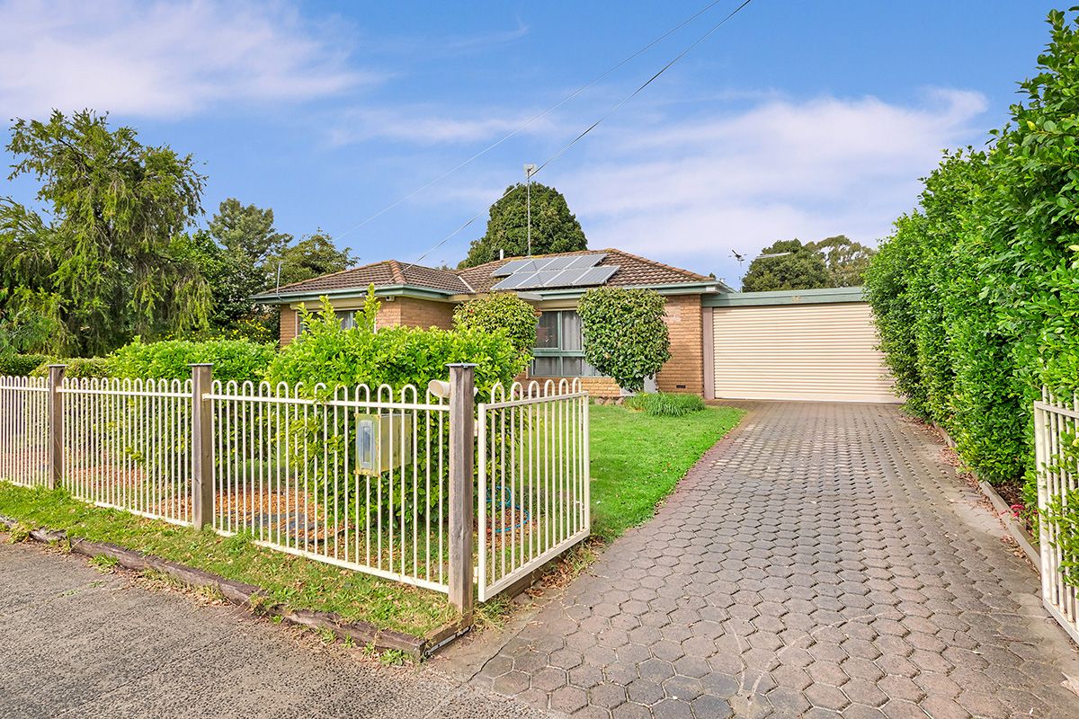 36 Thomas Crescent, Cranbourne VIC 3977