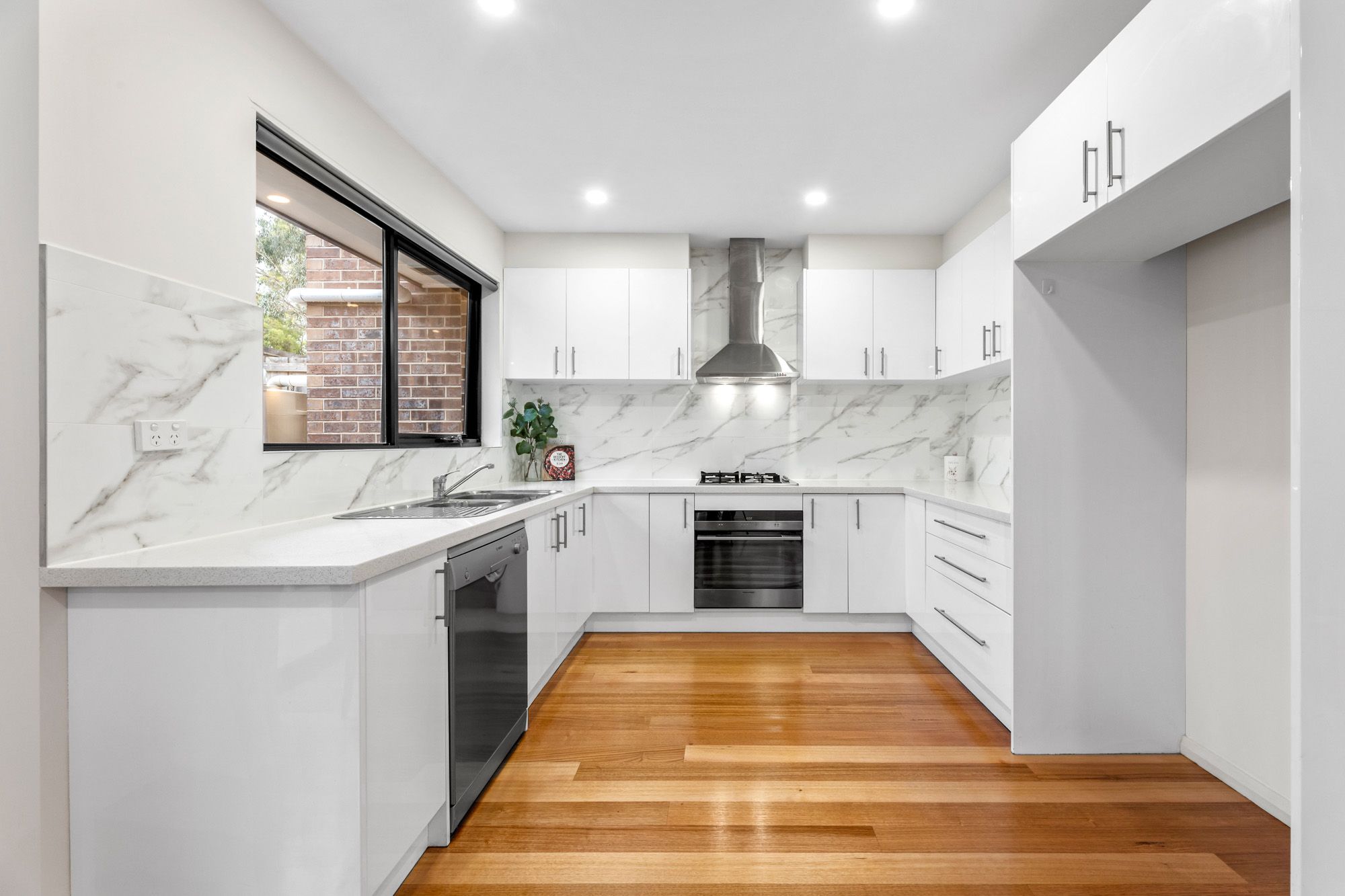 2/21 Beddows Street, Burwood, VIC 3125