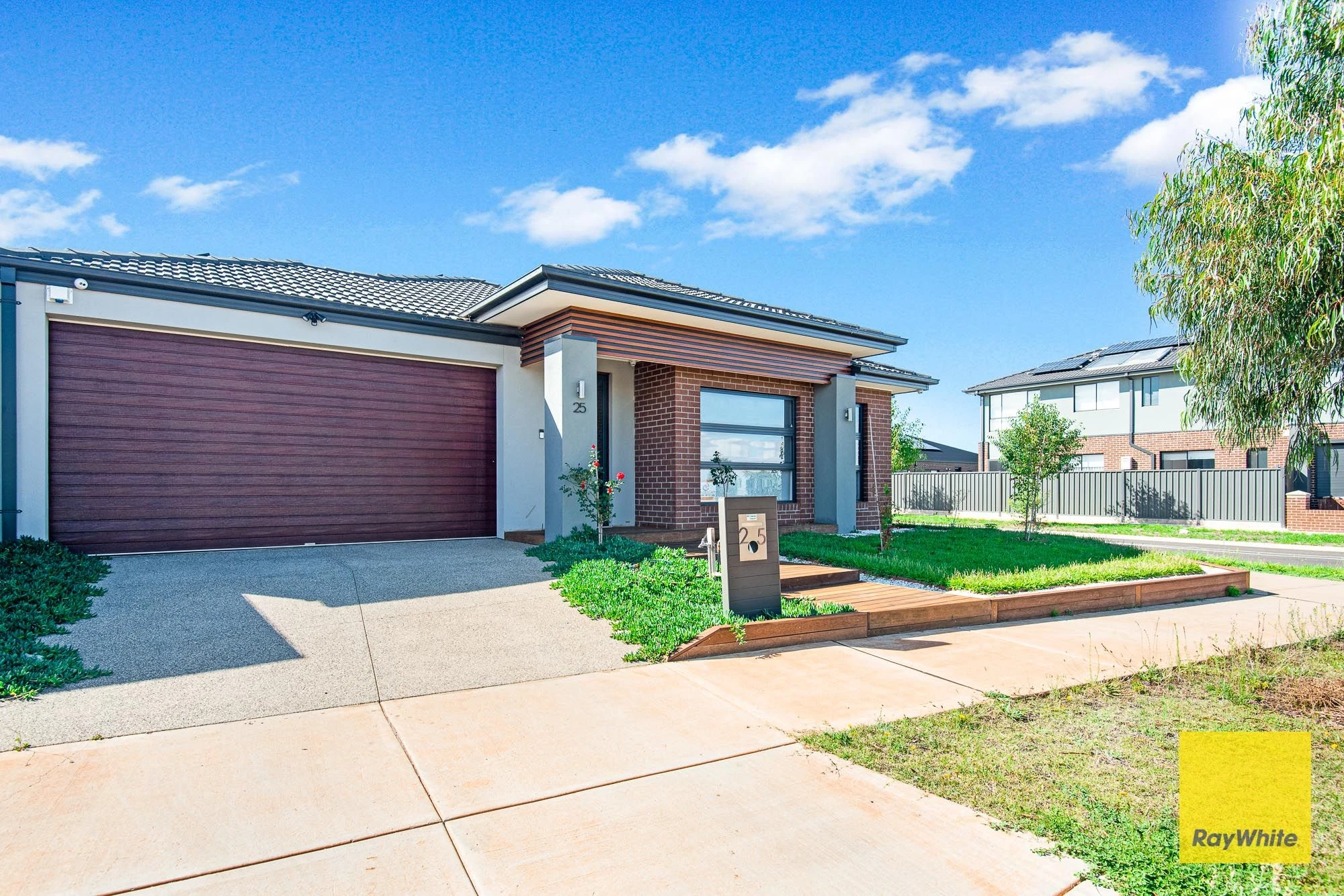 25 Azadi Crescent, Strathtulloh, VIC 3338