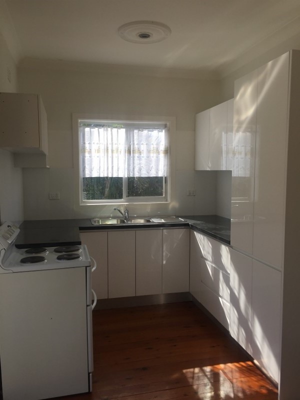 92 Barina Avenue, Lake Heights, NSW 2502
