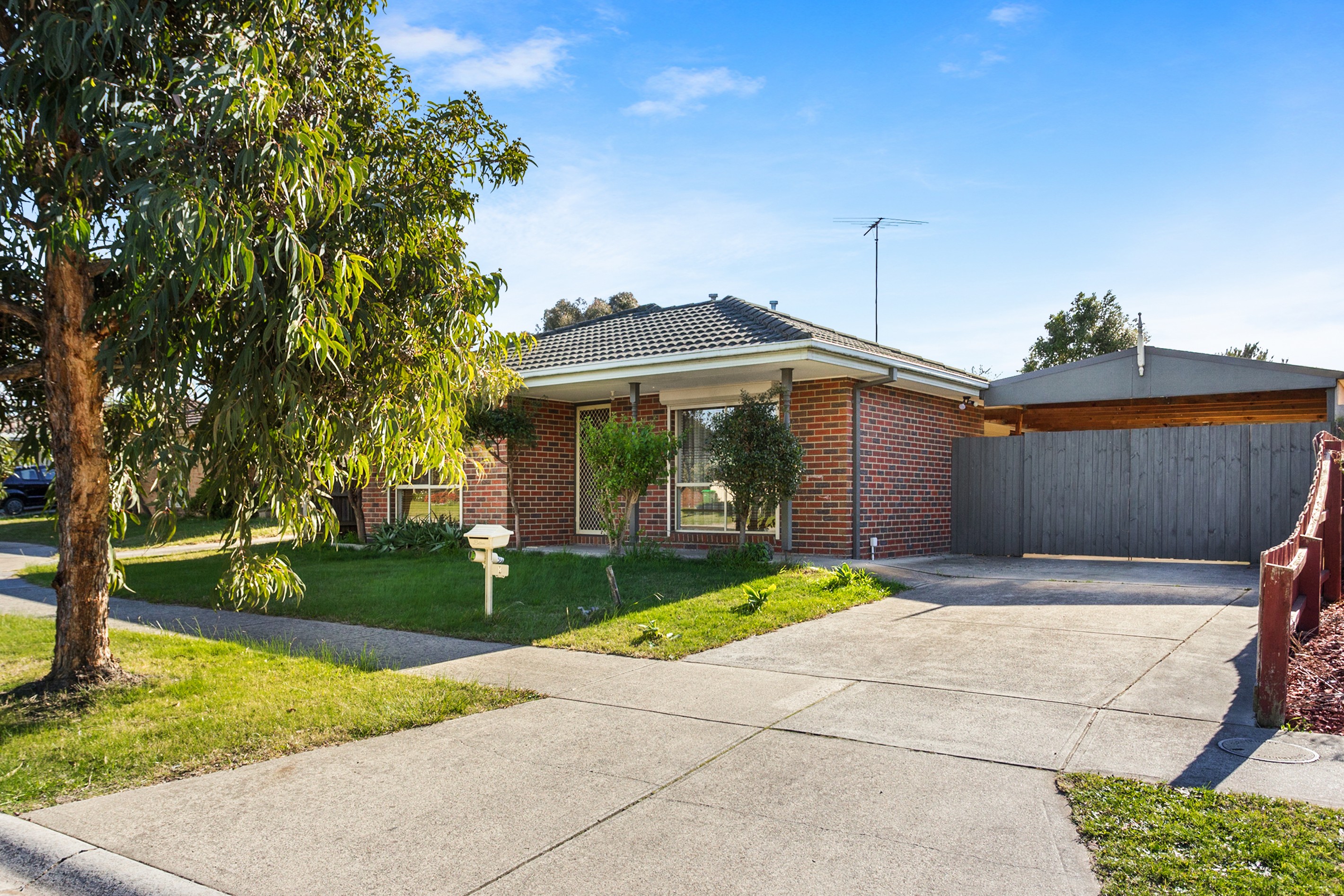 8 Claire Close, Pakenham, VIC 3810