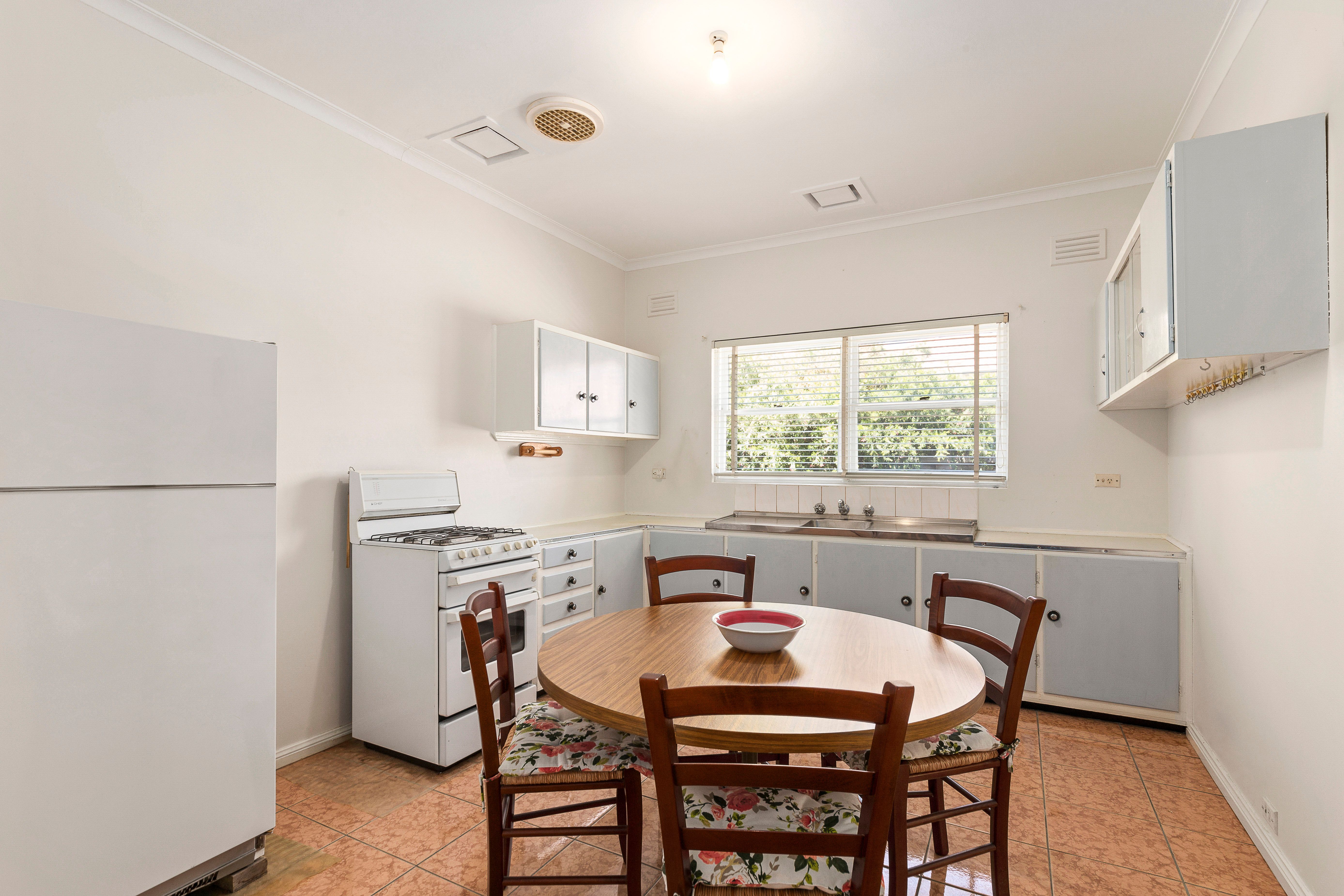 27 Tennyson Avenue, Clayton South, VIC 3169