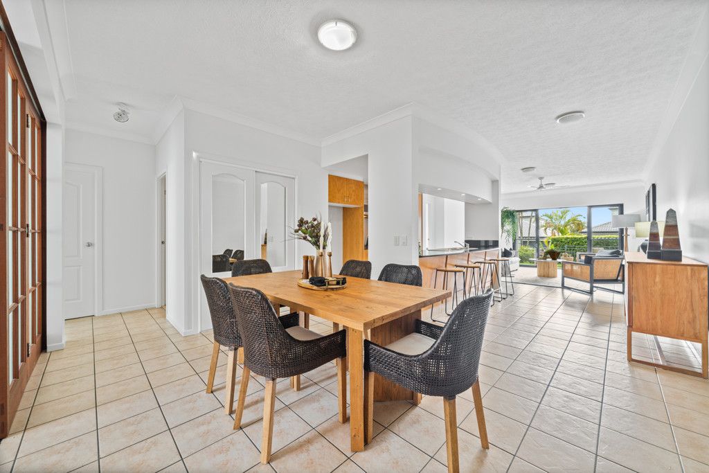 99/85 Palm Meadows Drive — photo 4 of 18