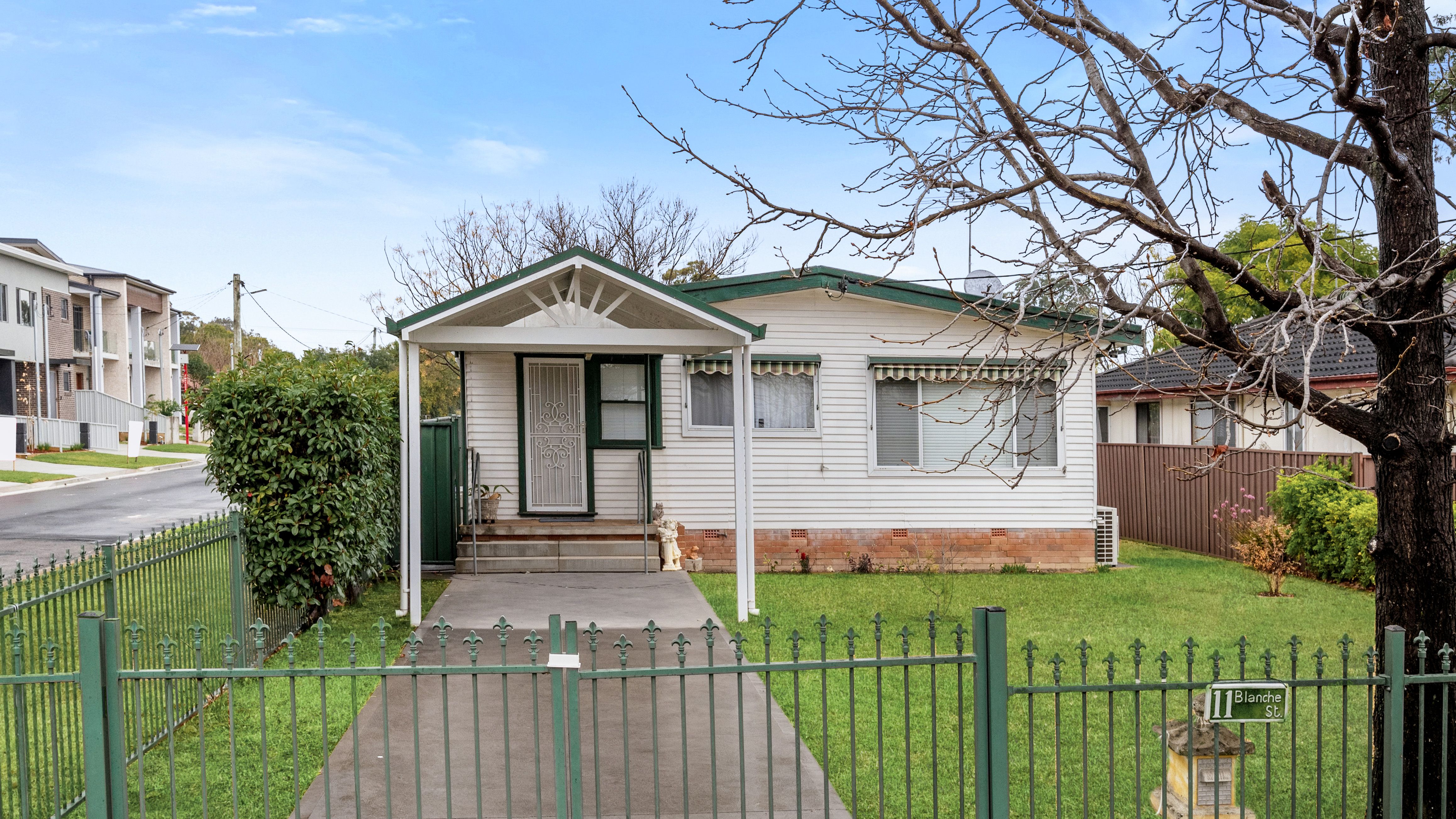 11 Blanche Street, Minto, NSW 2566