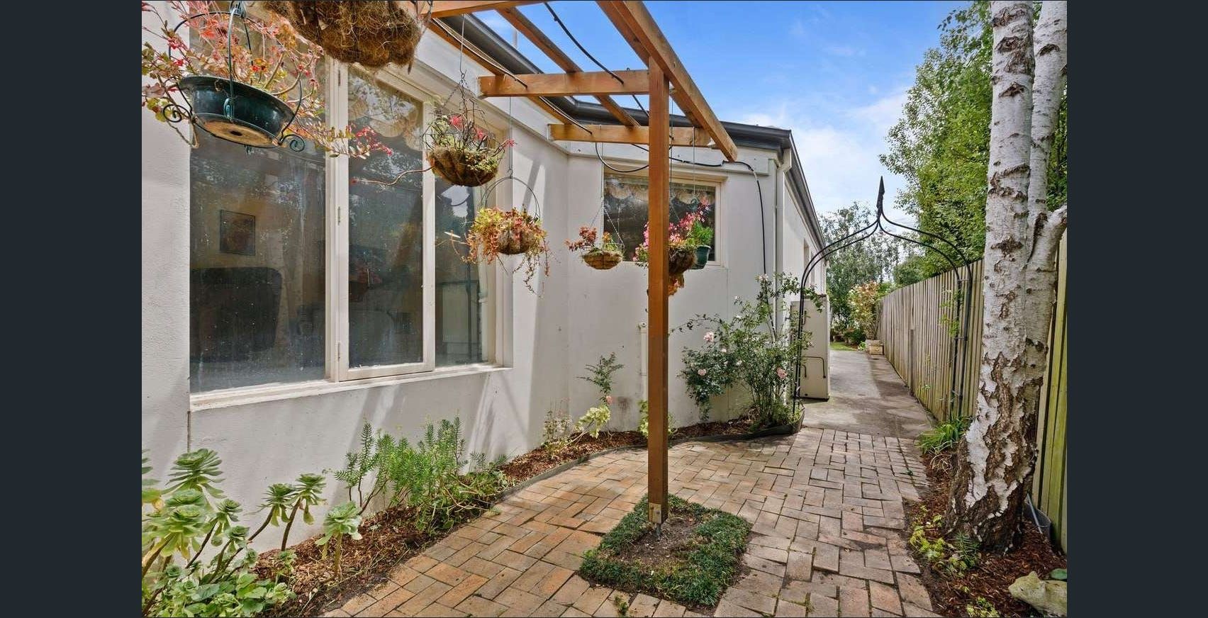 7 Pottery Drive — photo 11 of 12