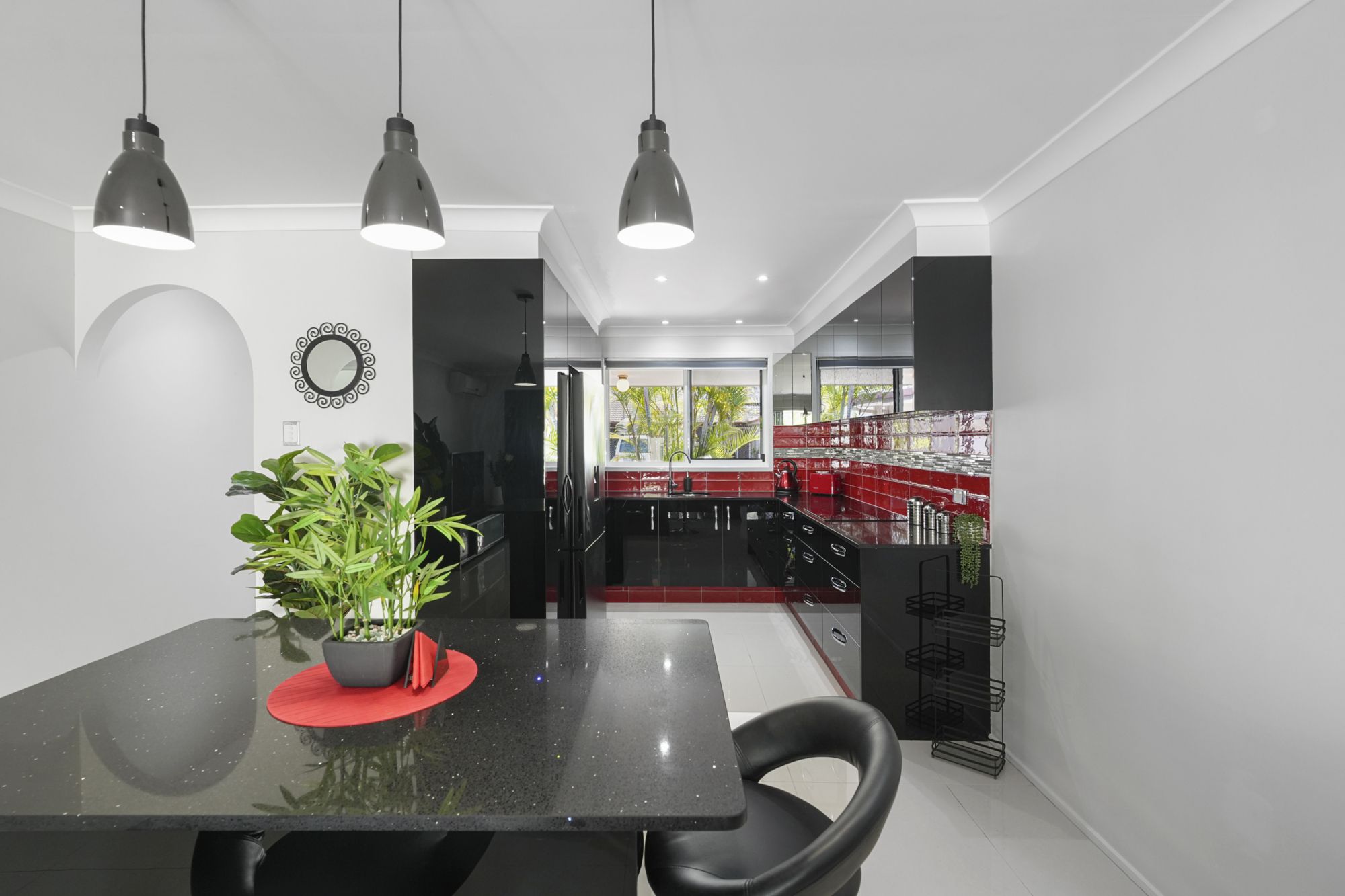 23/128 Benowa Road — photo 4 of 18