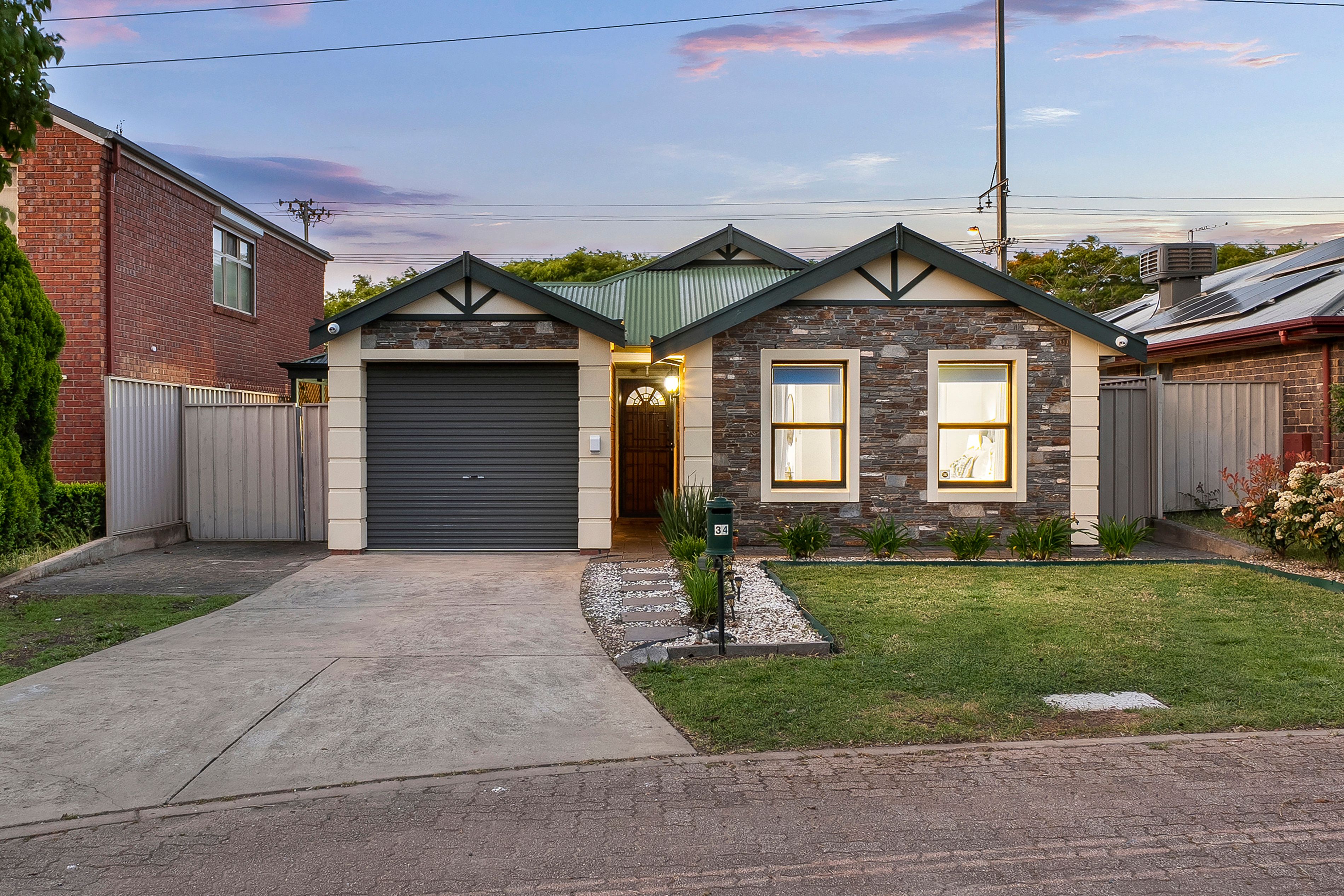 34 Oxford Circuit — photo from Ray White Norwood