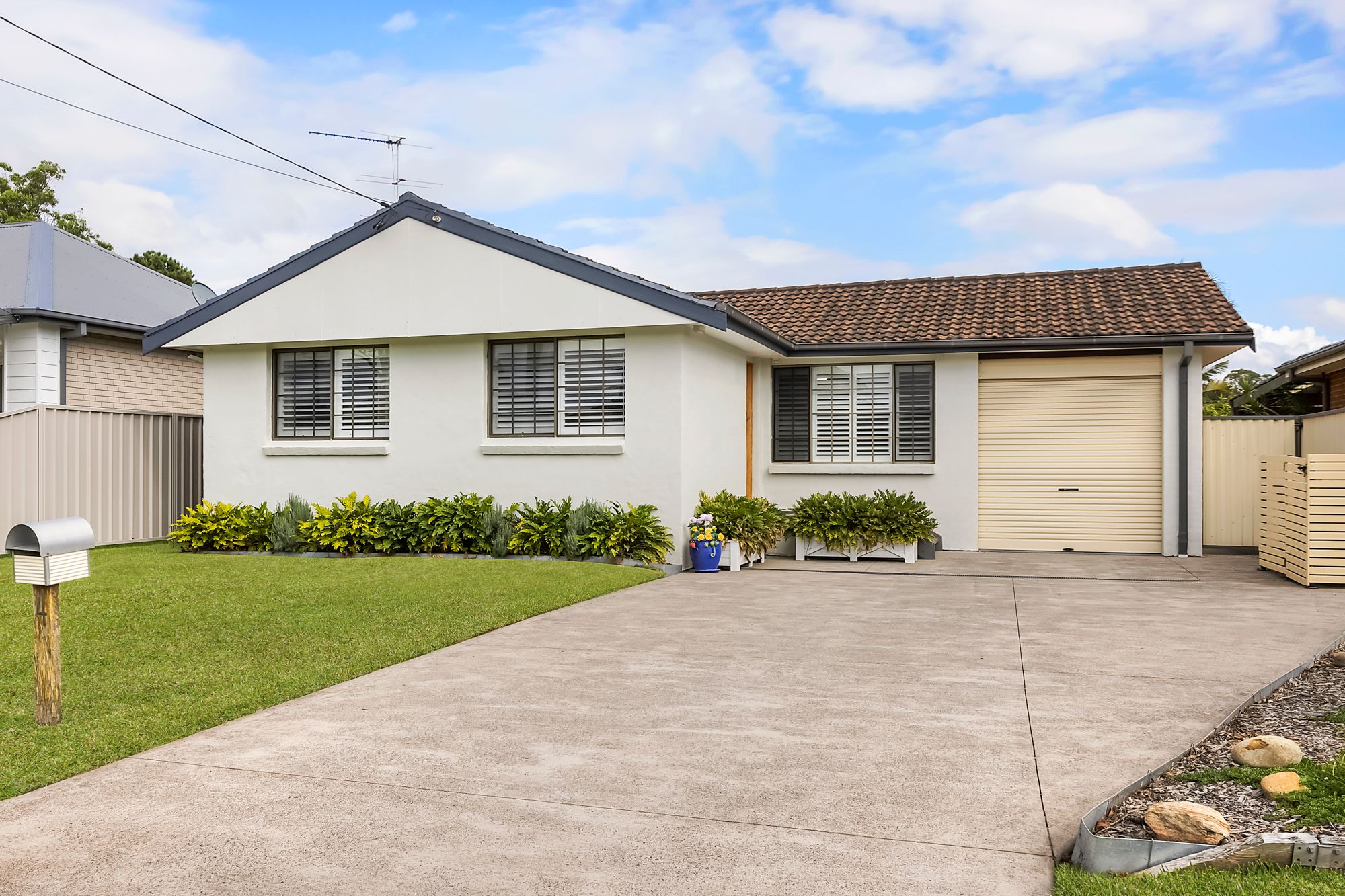 4 Shamrock Drive, Berkeley Vale NSW 2261