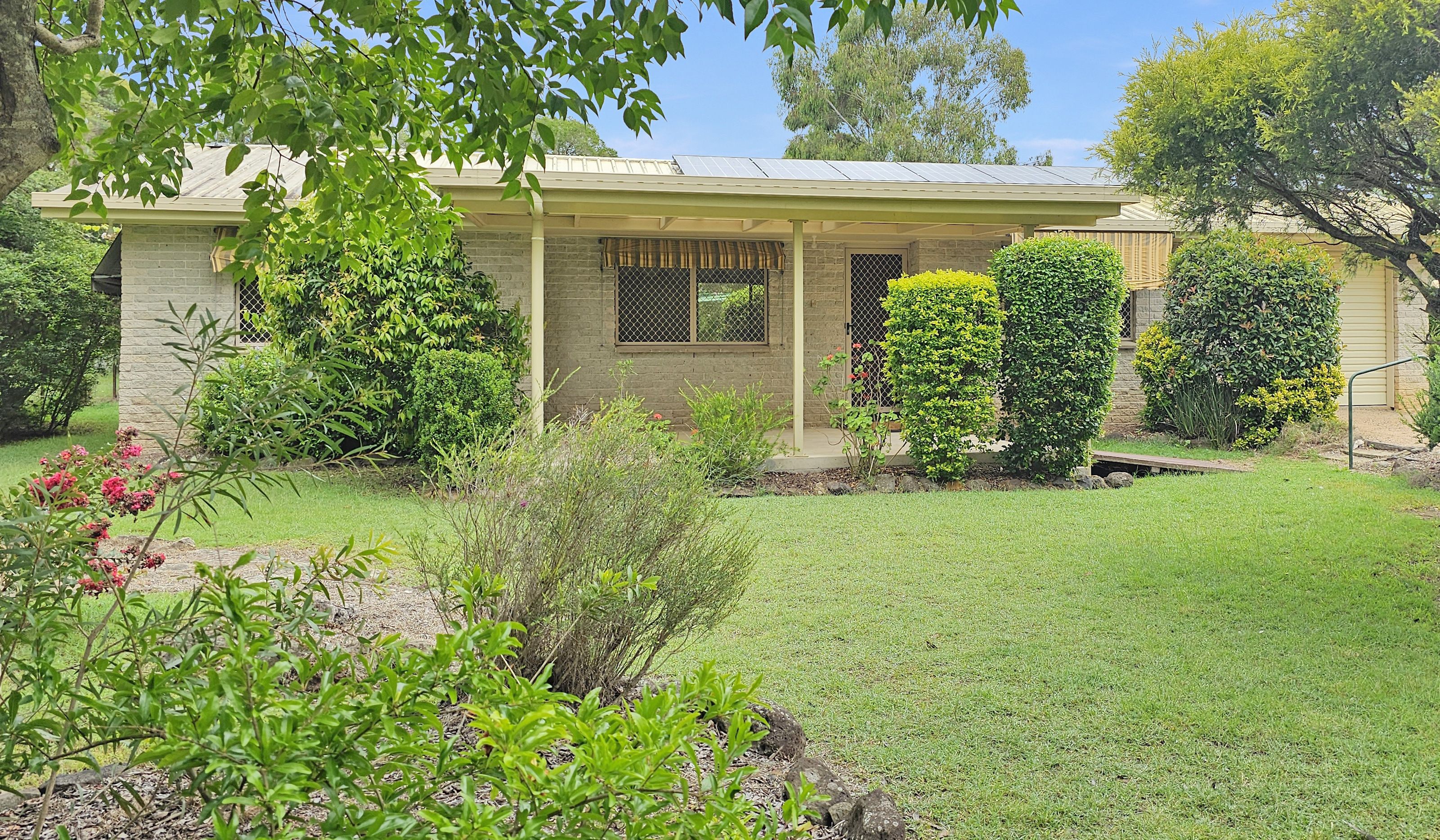 8 Dale Street, Crows Nest QLD 4355
