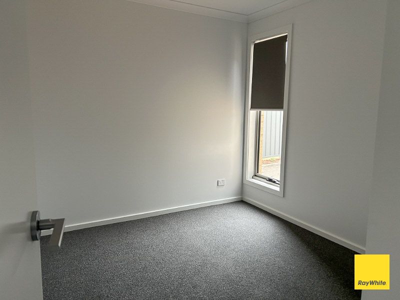 12 Boldiston Crescent — photo 10 of 14