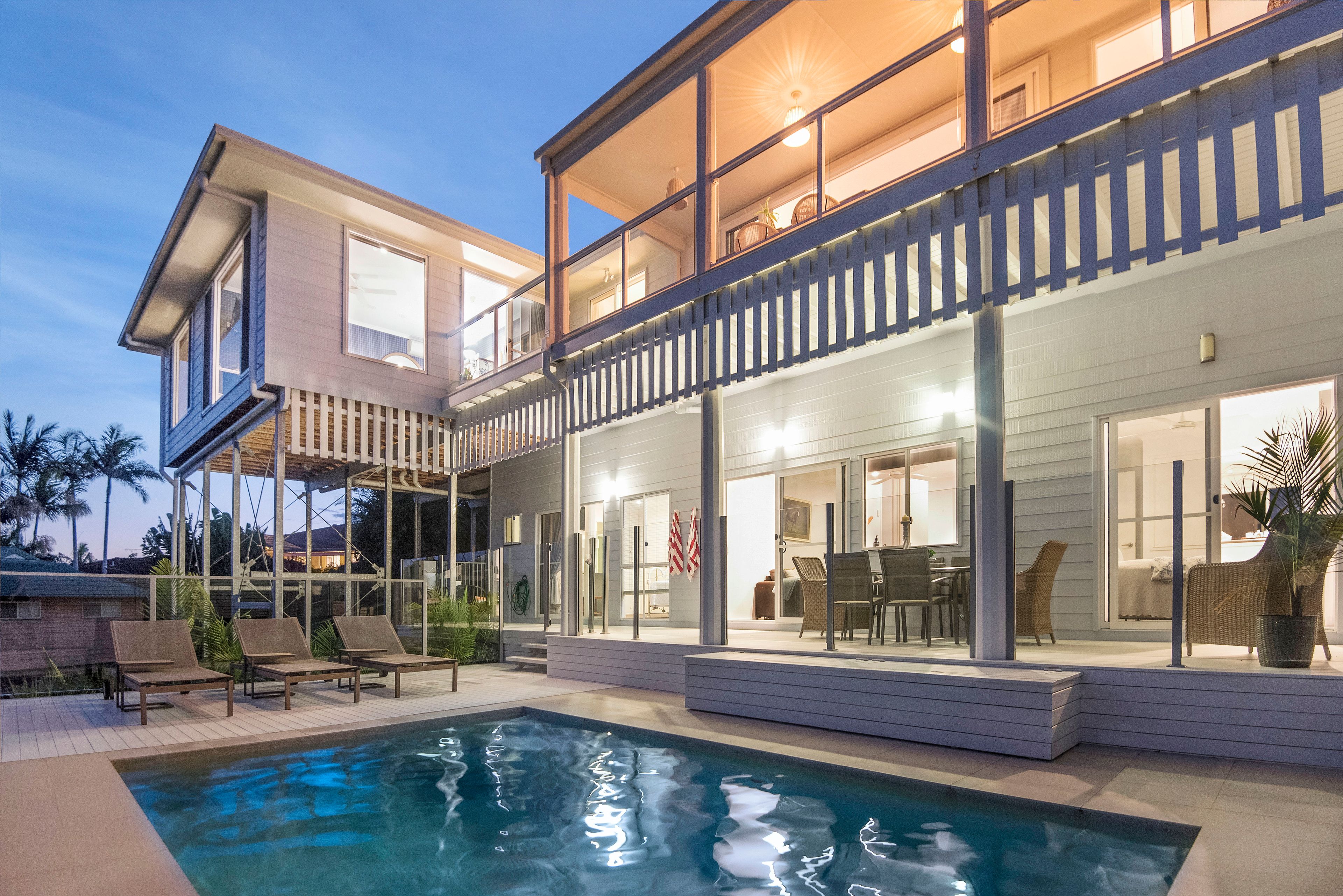 6 Burgundy Court