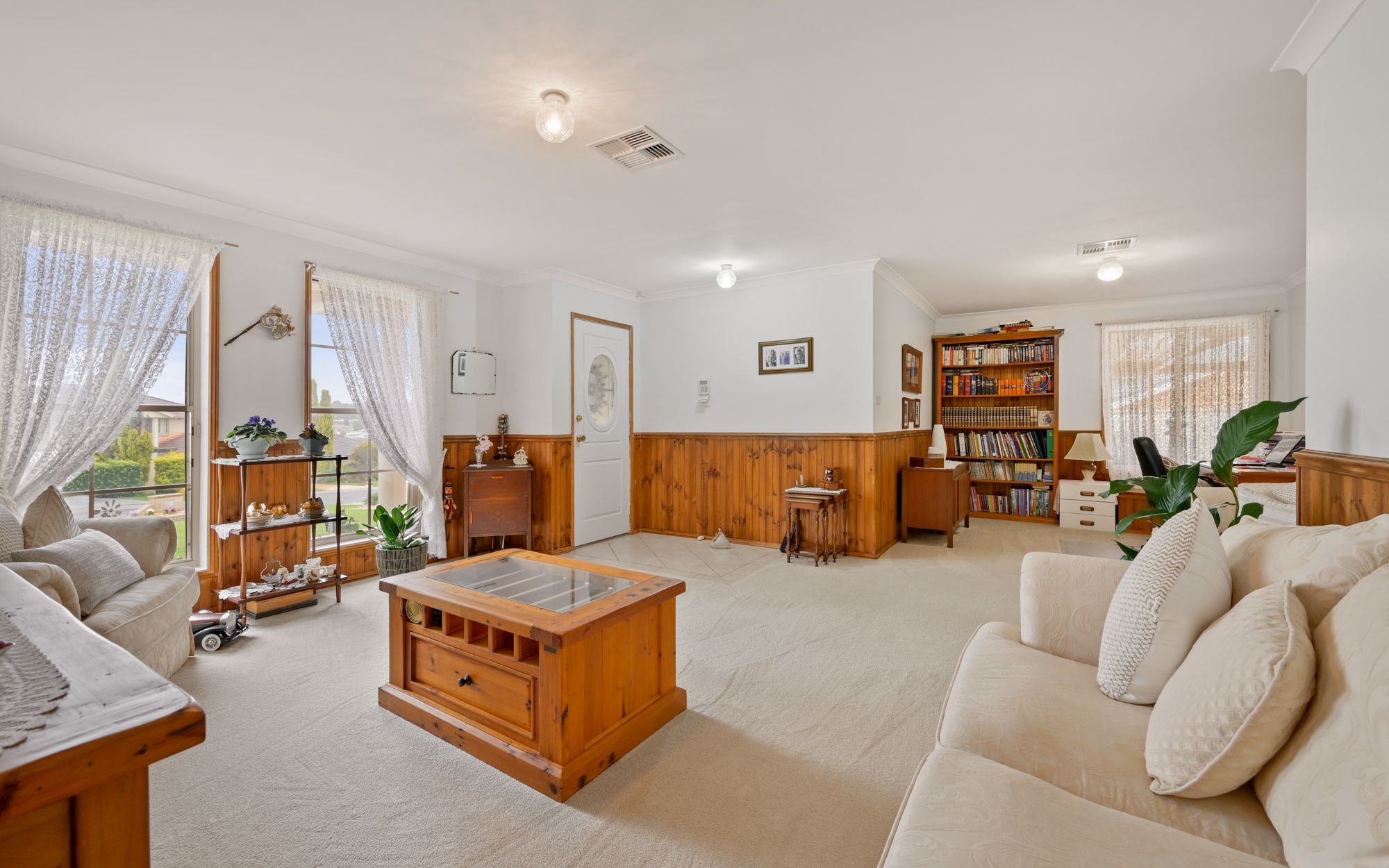 38 Archibald Crescent, Rosemeadow, NSW 2560