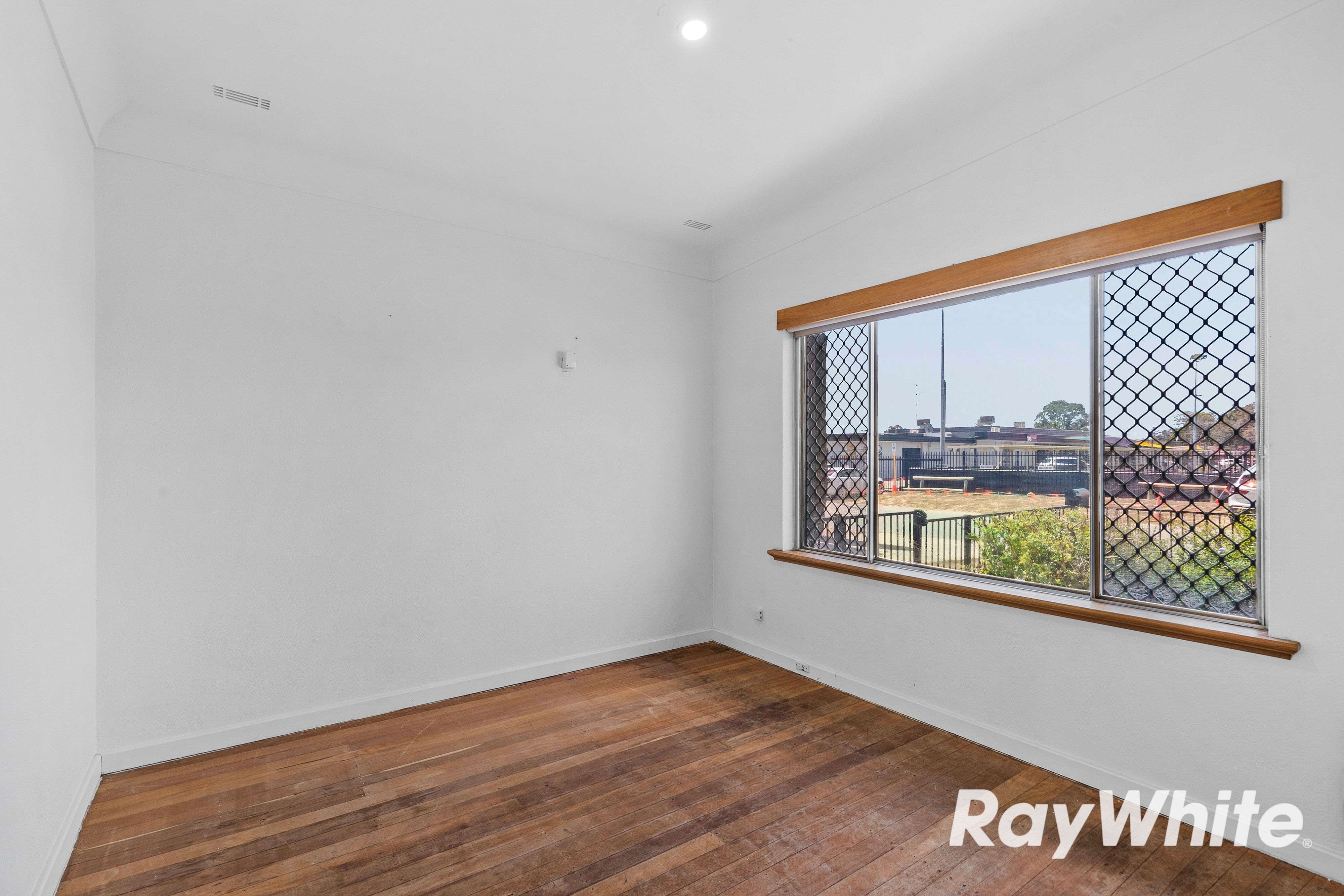 31 Eden Street — photo 8 of 18