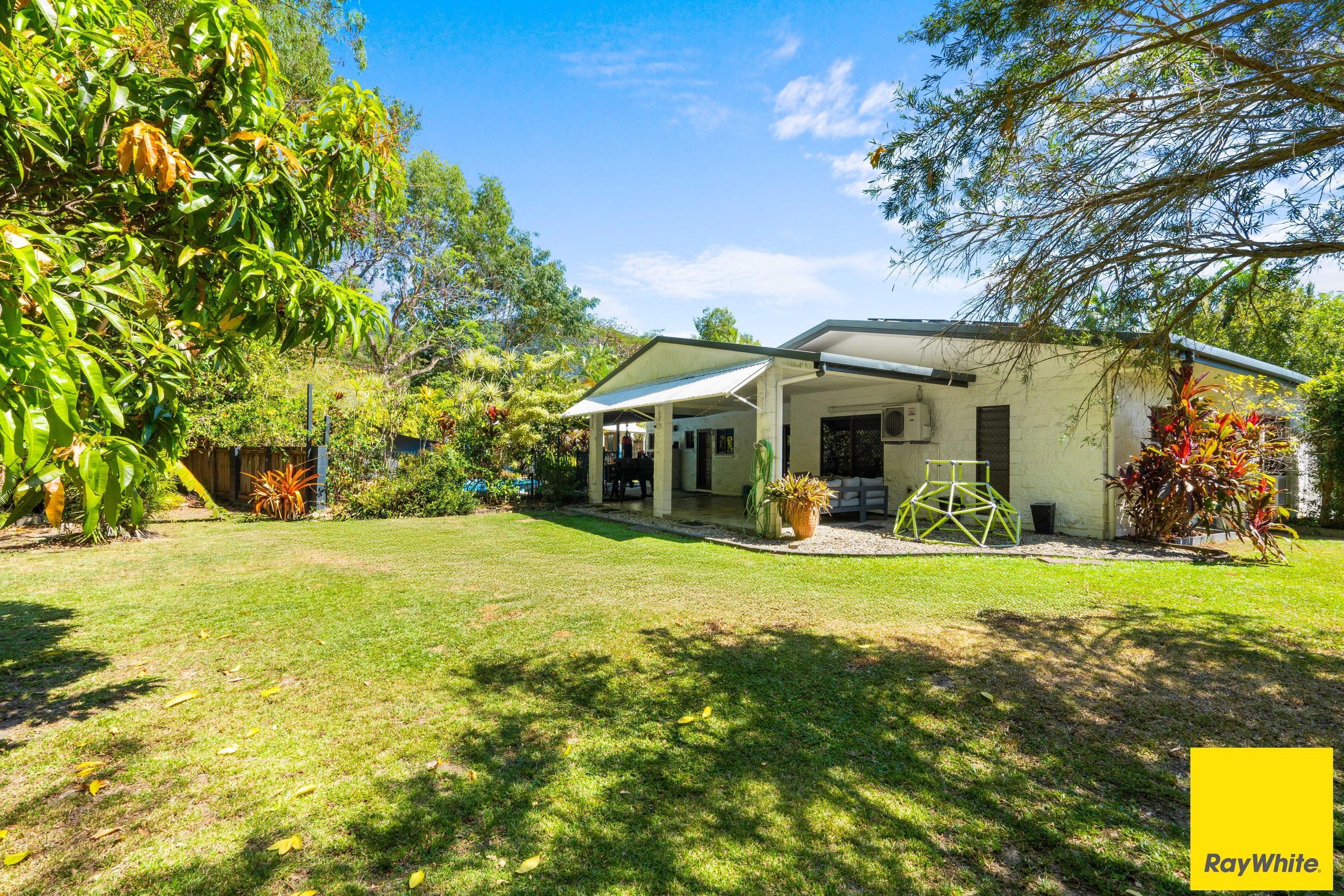 3 Flora Close, Clifton Beach, QLD 4879