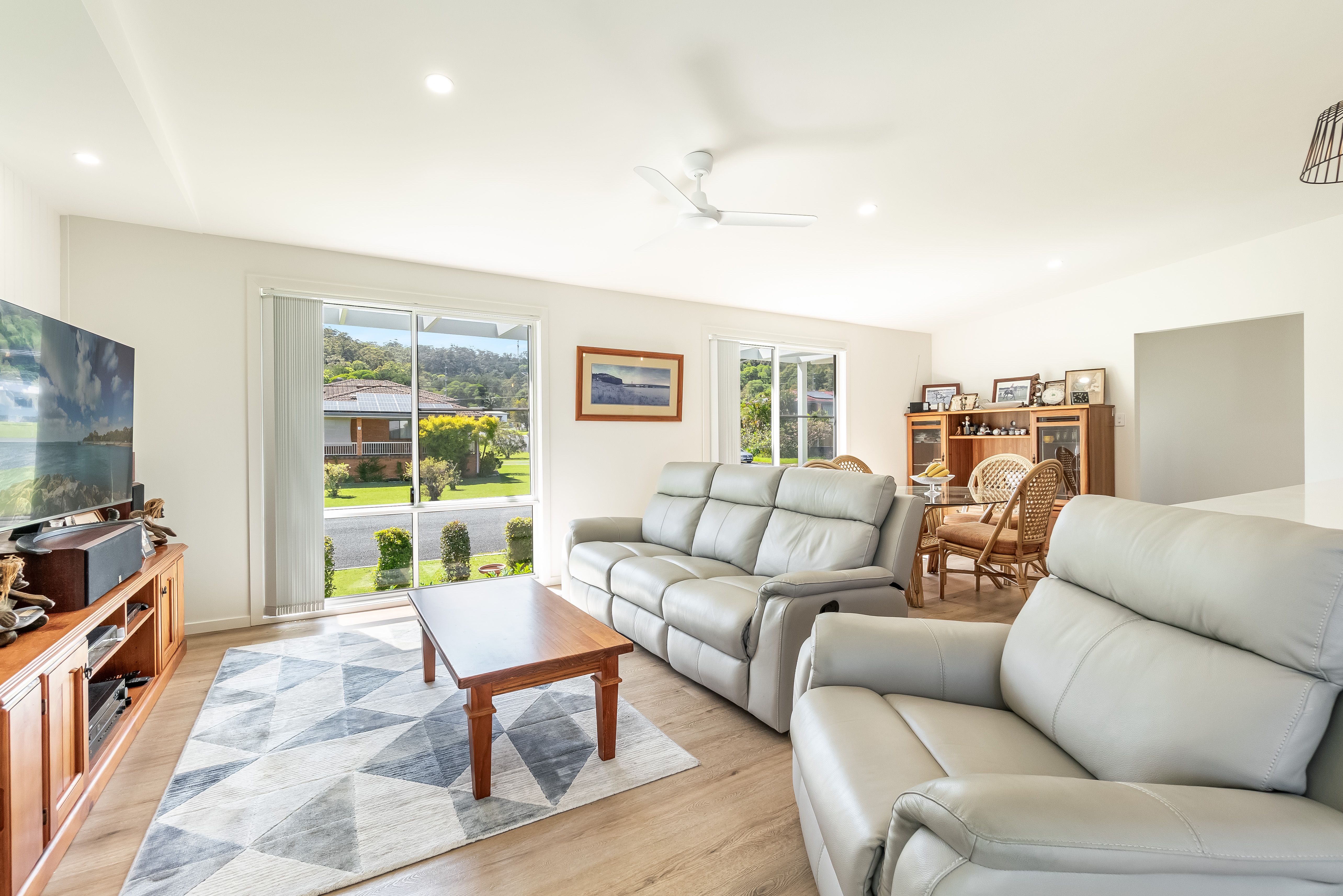 1 Iona Close — photo 3 of 14