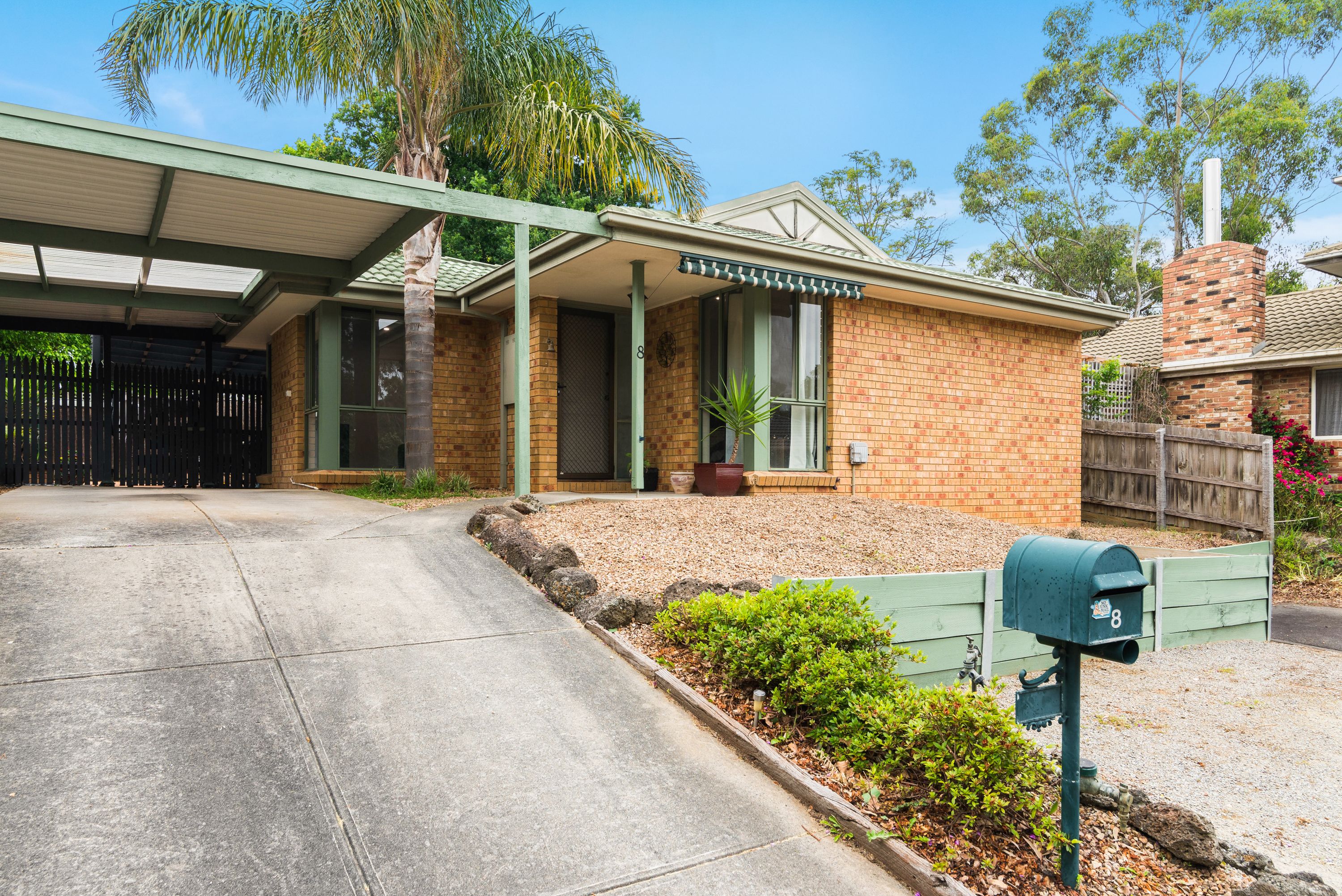 8 Perry Close, Croydon South VIC 3136