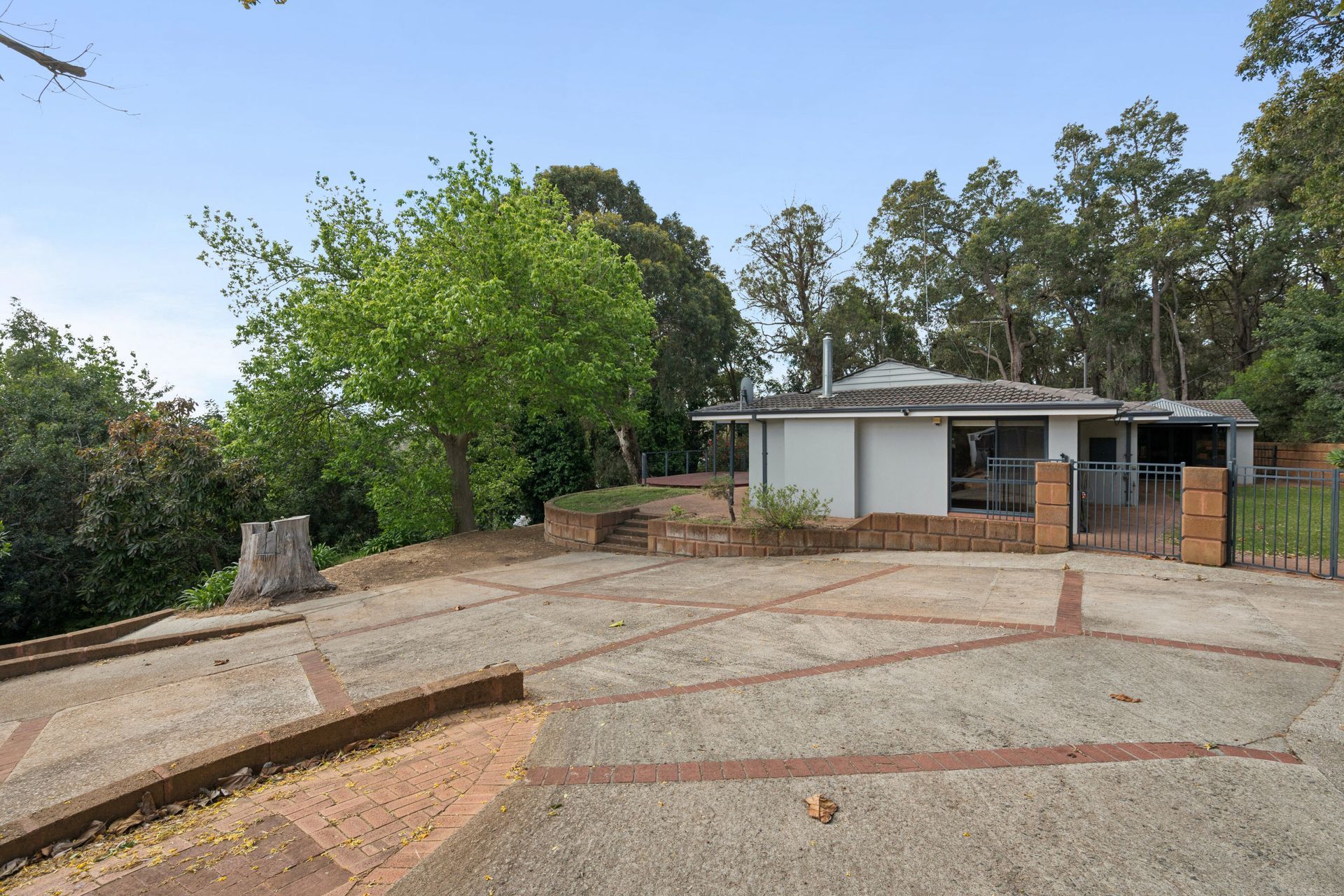 11 Regdel Road, Lesmurdie, WA 6076
