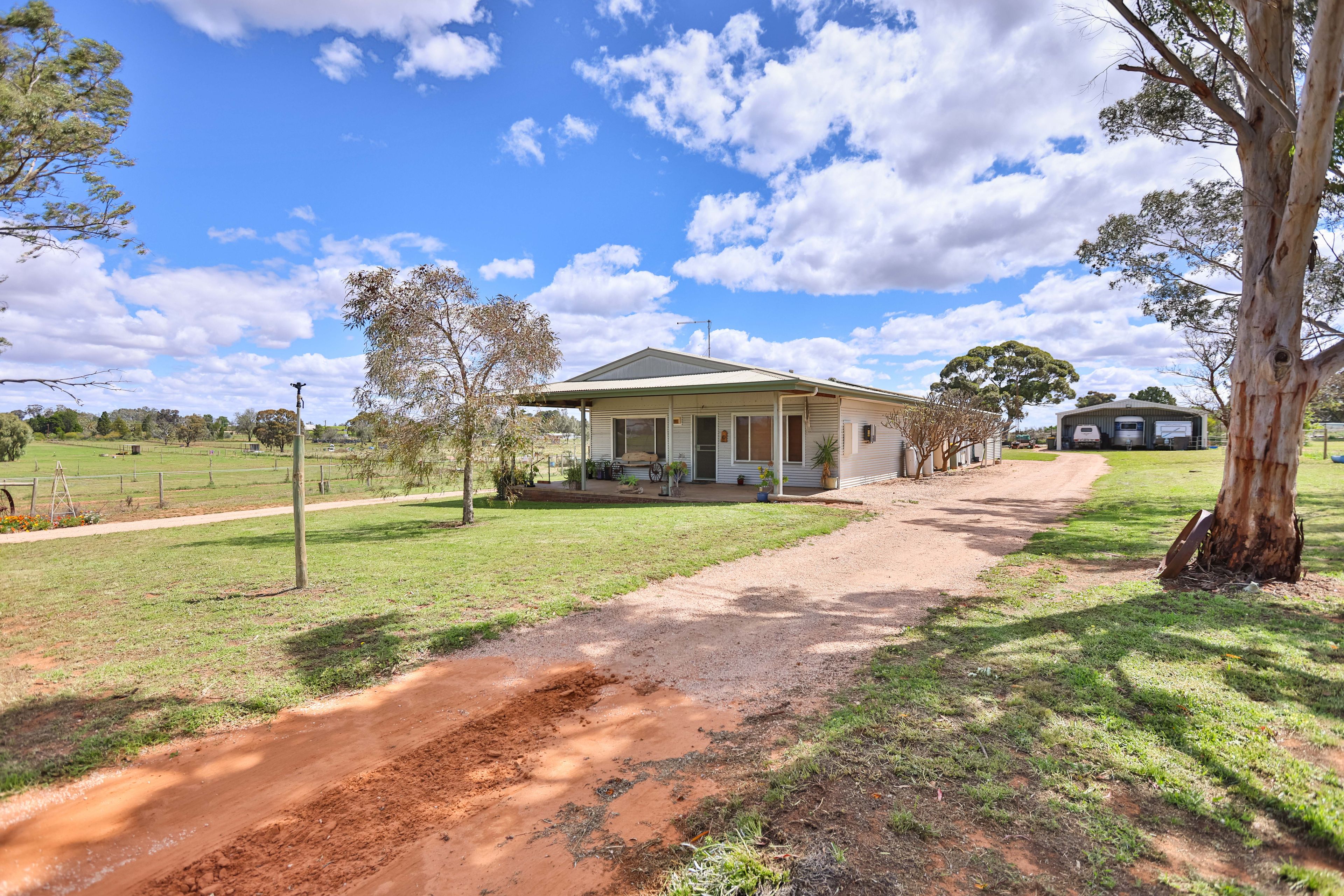 90 Carwarp Avenue, Irymple, VIC 3498