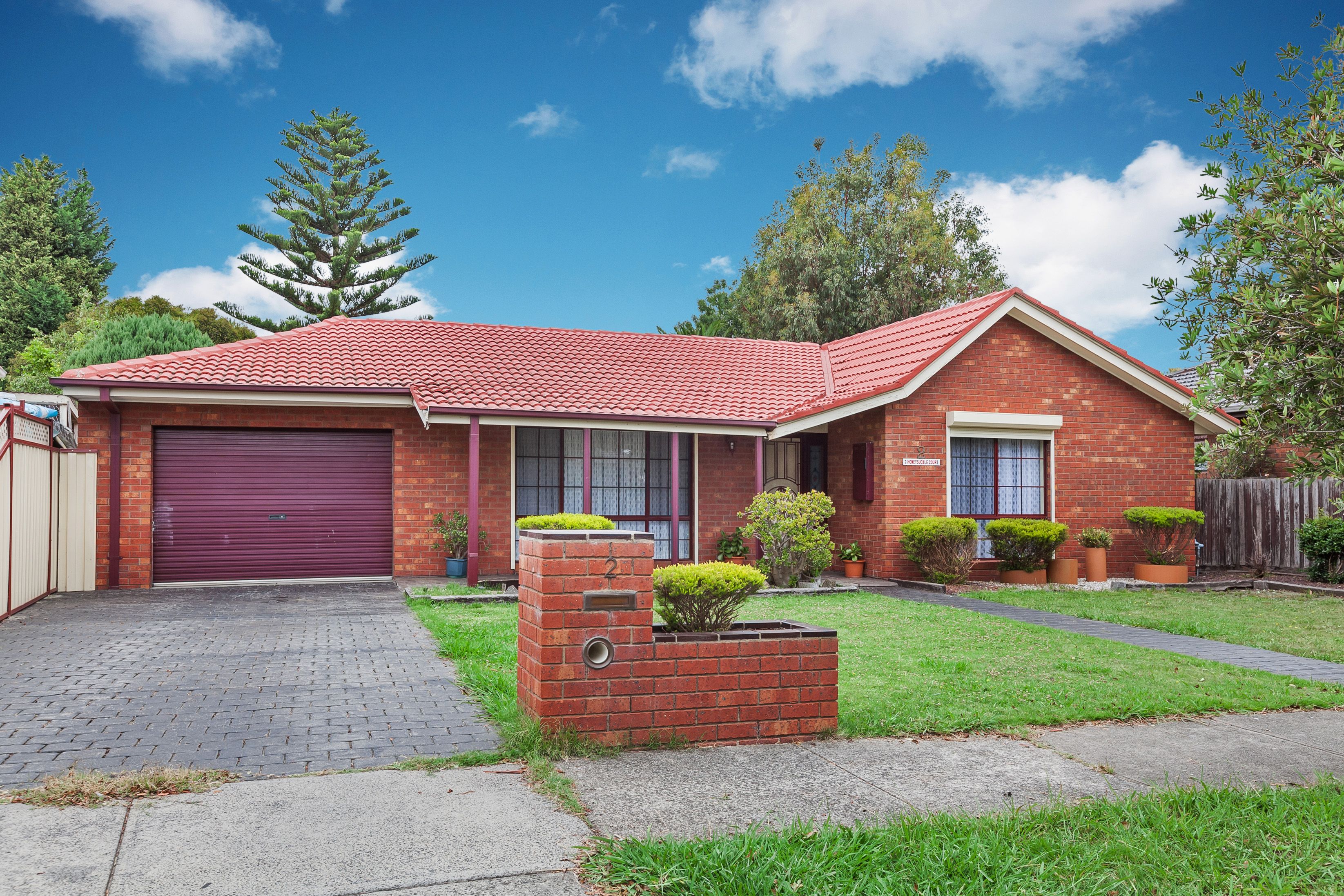 2 Honeysuckle Court, Mill Park, VIC 3082