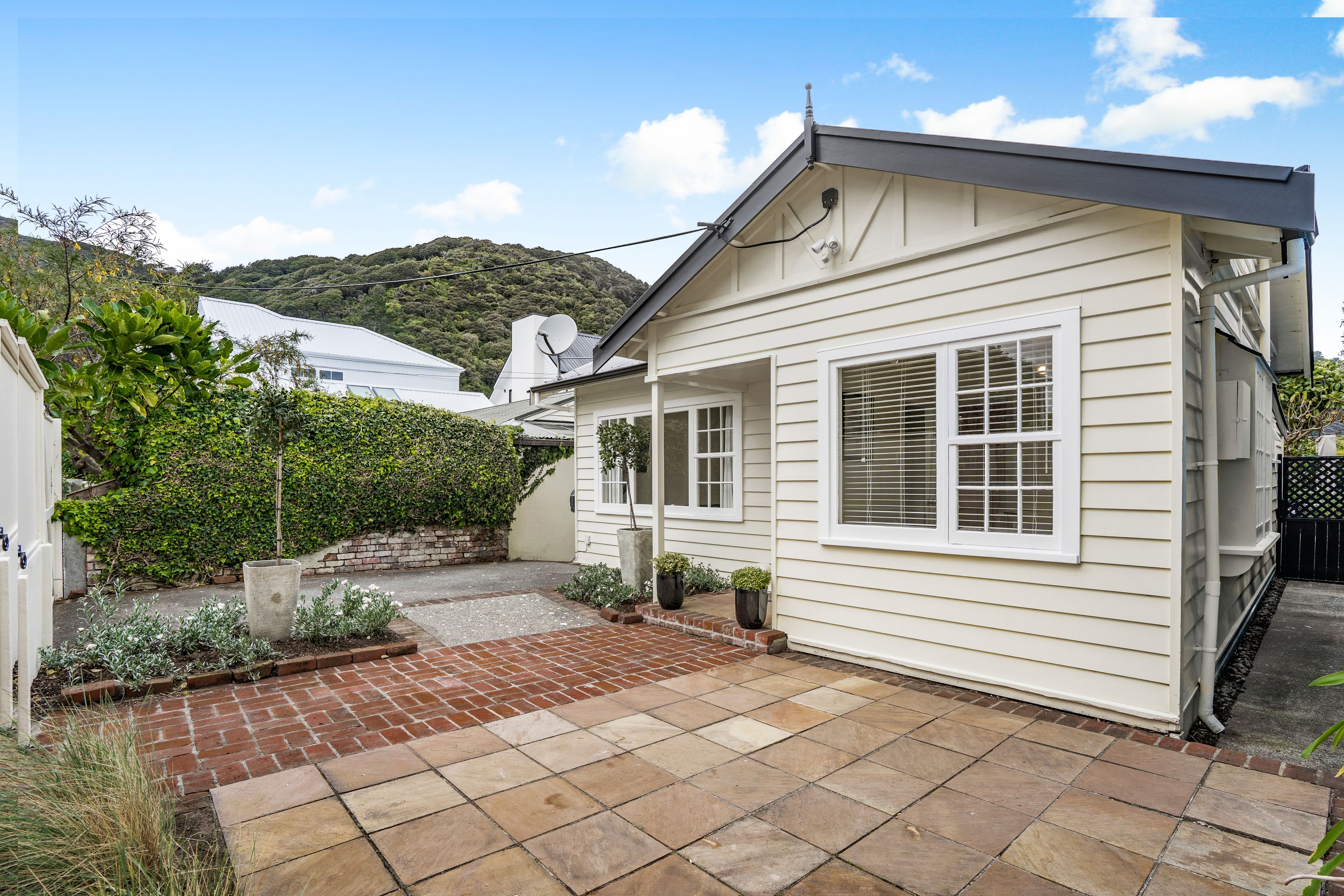 25 Hinau Street, Eastbourne, Lower Hutt City