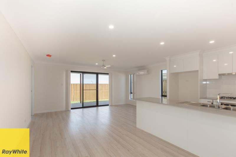 24 Pinnacle Way, Pimpama, QLD 4209