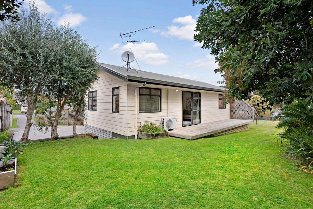 A/4 Marine Parade, Mellons Bay, Manukau City