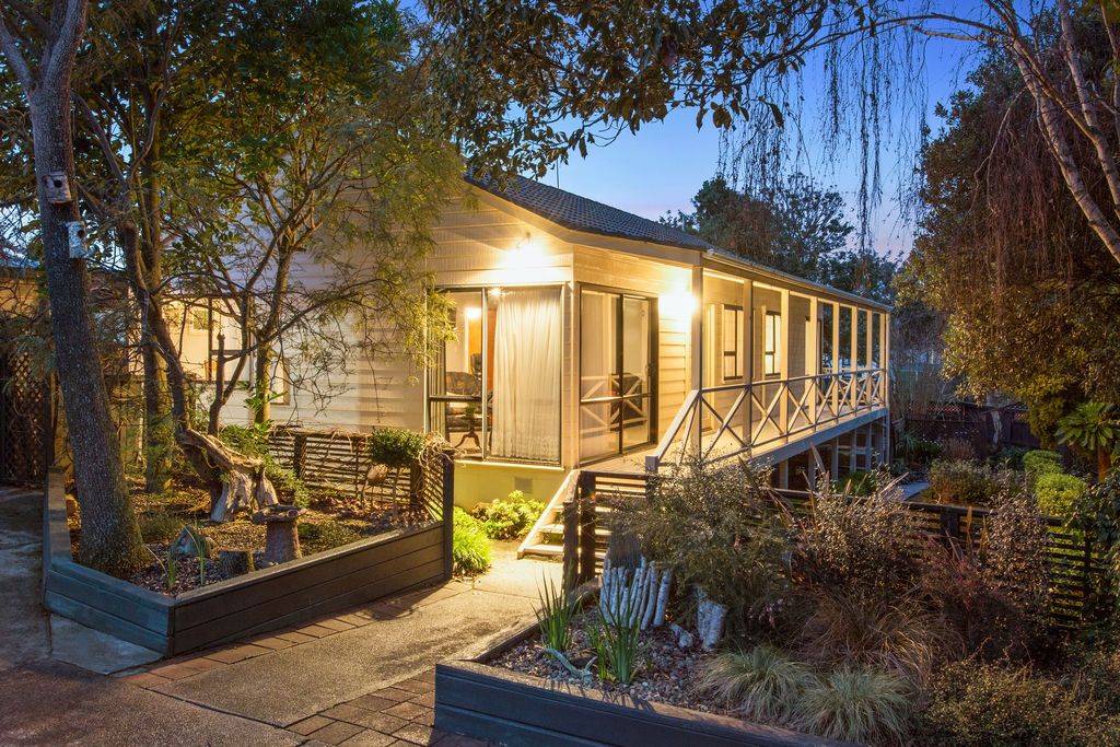 11 Bellville Drive, Clendon Park, Manukau City