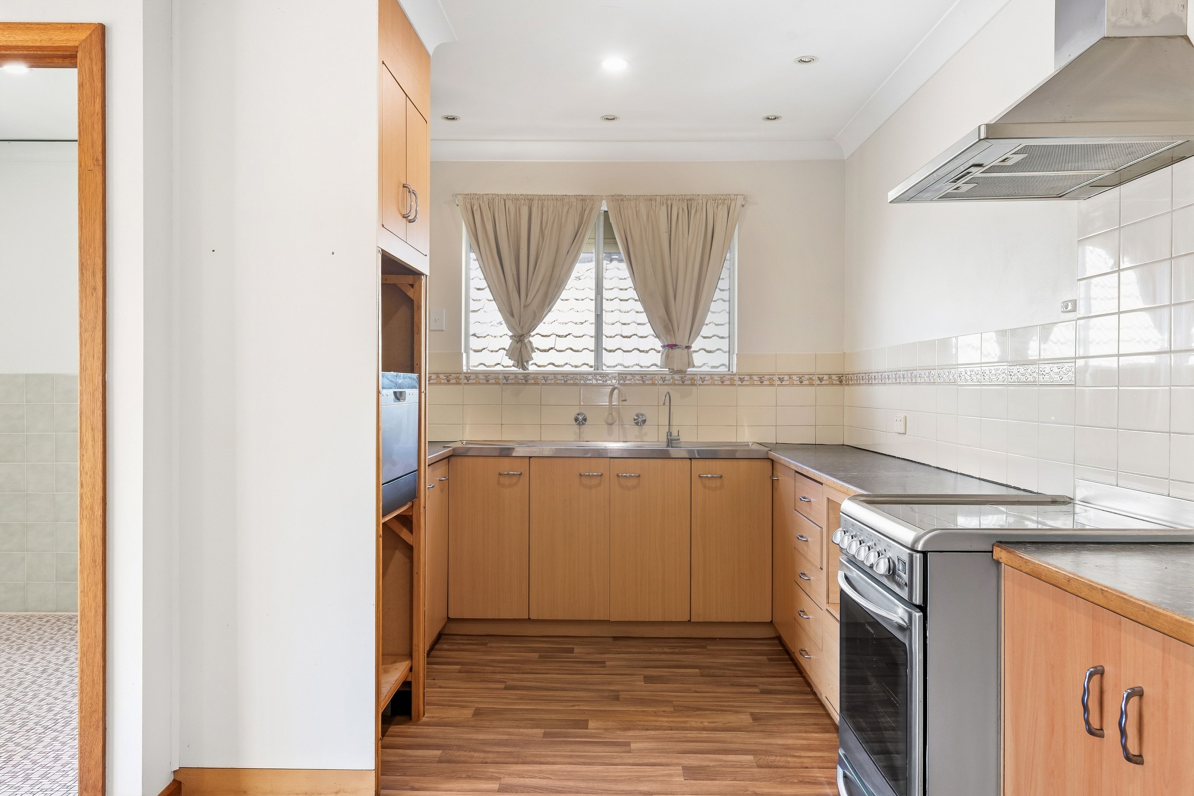 8 Plews Avenue — photo 7 of 16