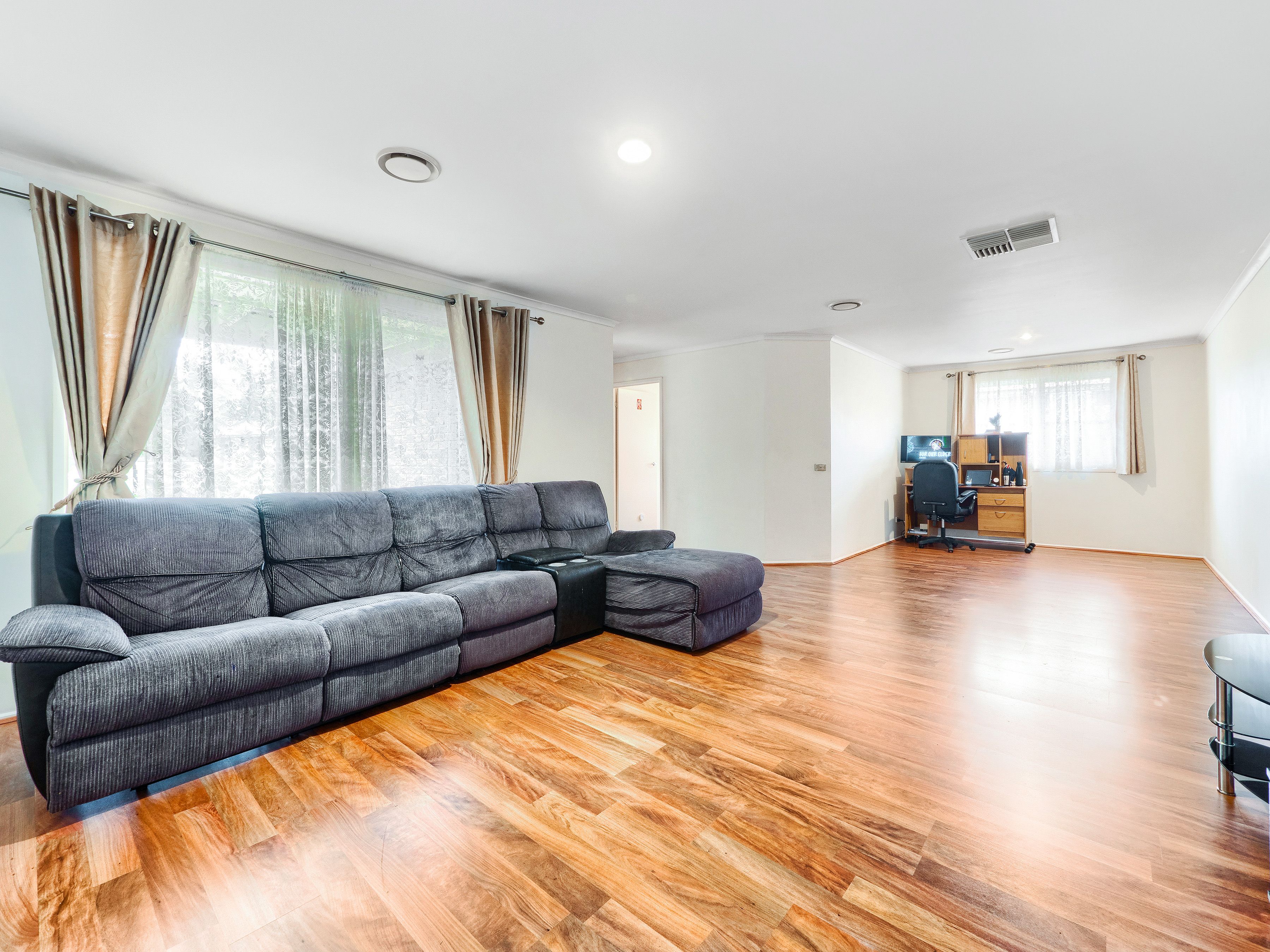 10 Godwin Crescent, Cranbourne North VIC 3977
