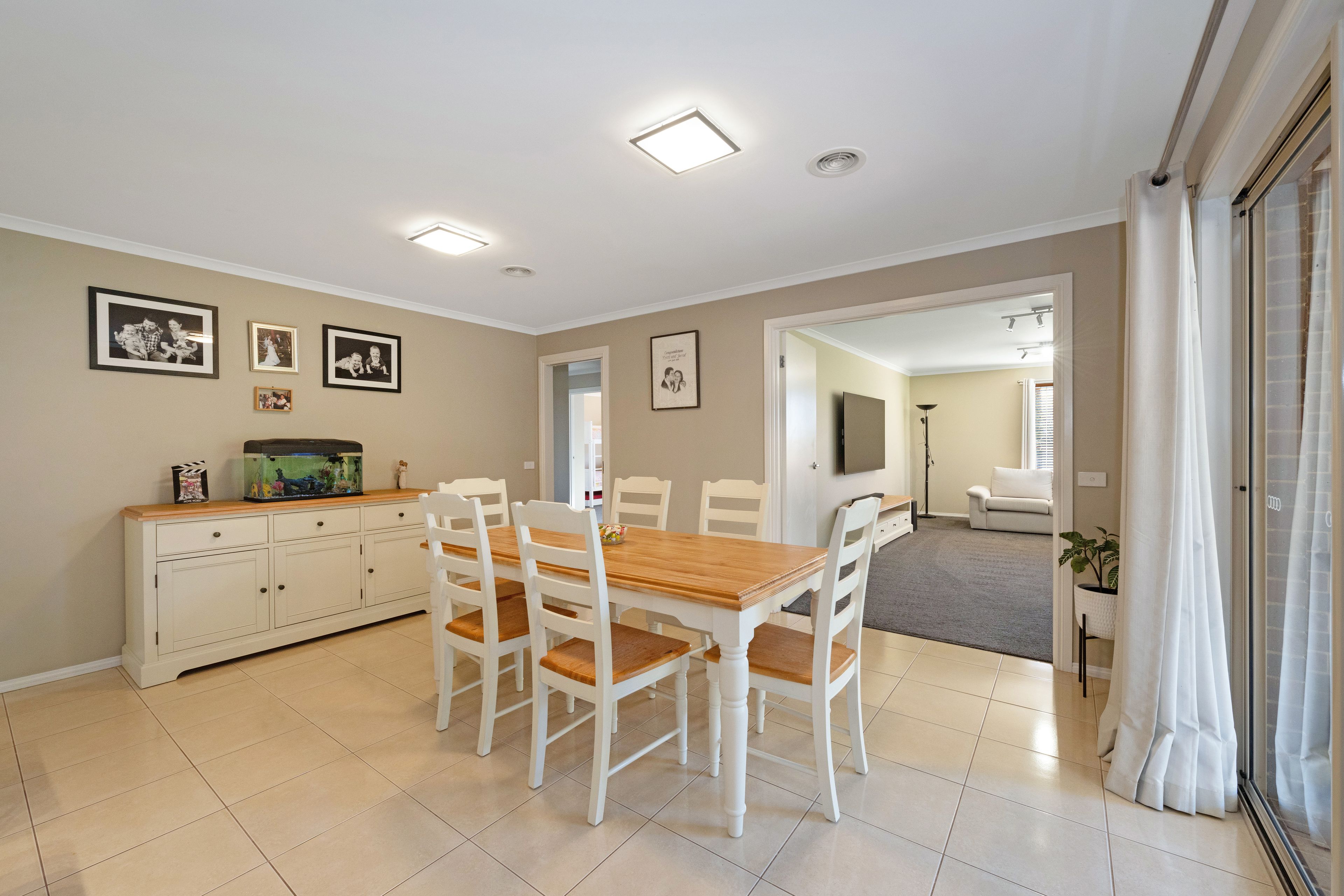 8 Dunroe Court — photo 5 of 17