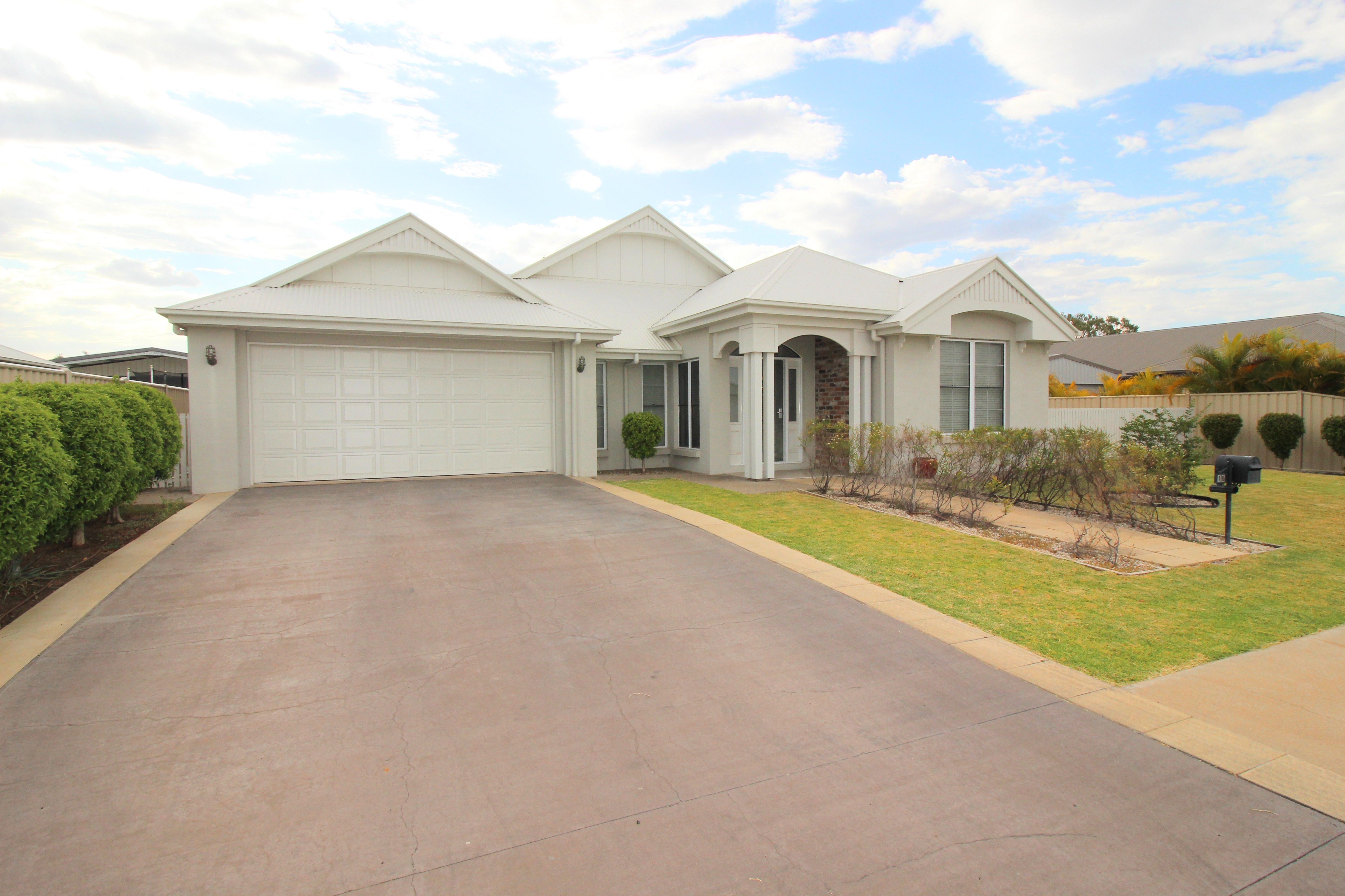 16 Randwick Road, Emerald, QLD 4720