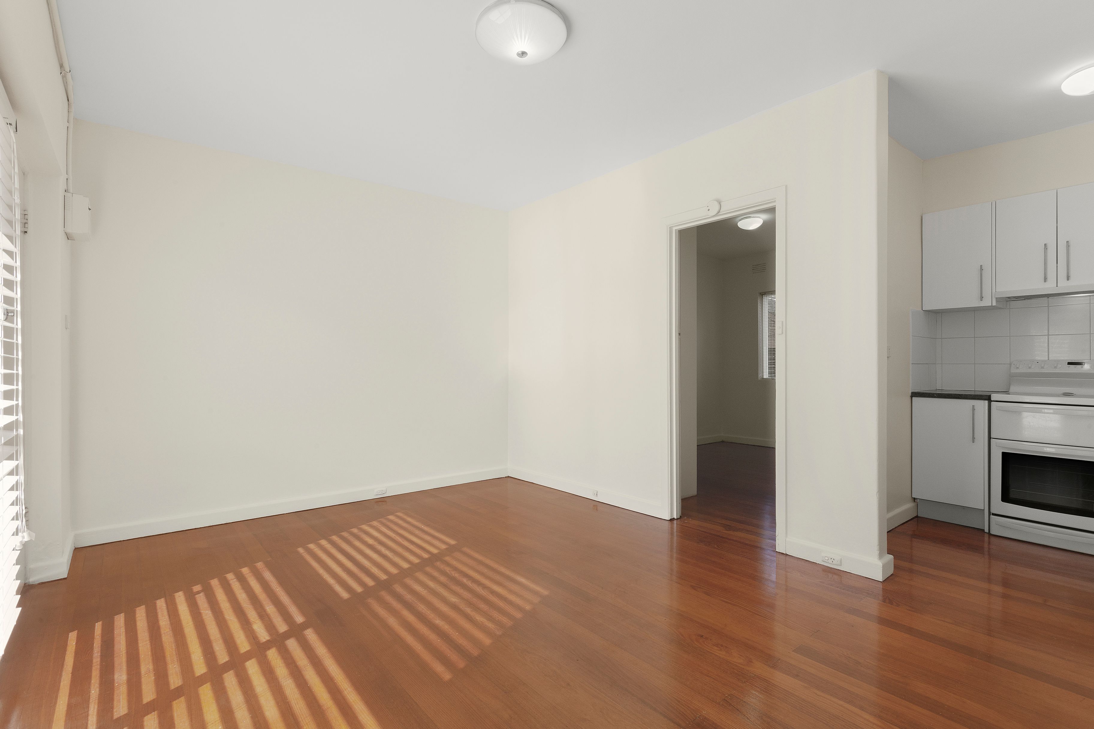 1/16 Kokaribb Road, Carnegie, VIC 3163