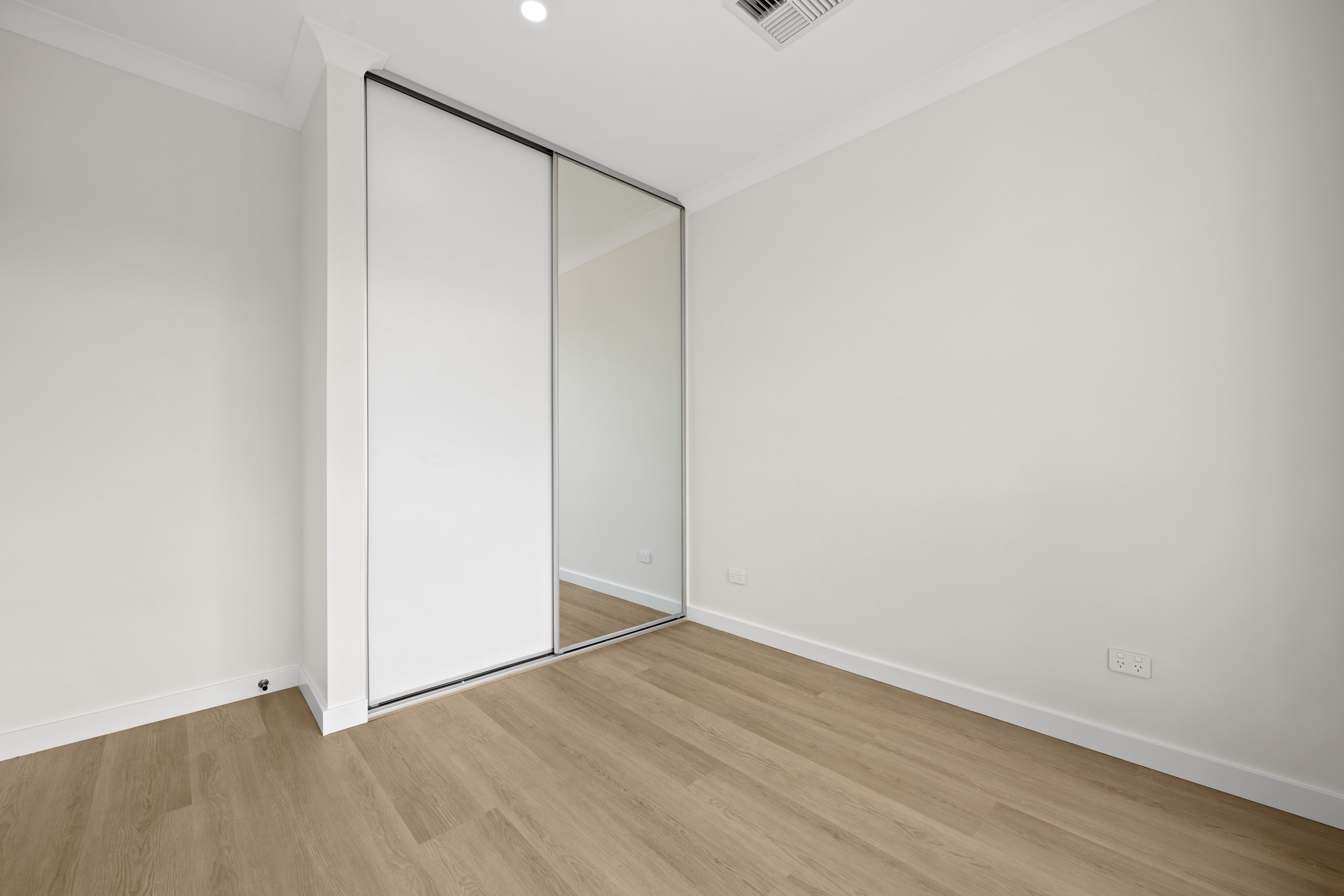 14B Spaans Crescent — photo 13 of 16