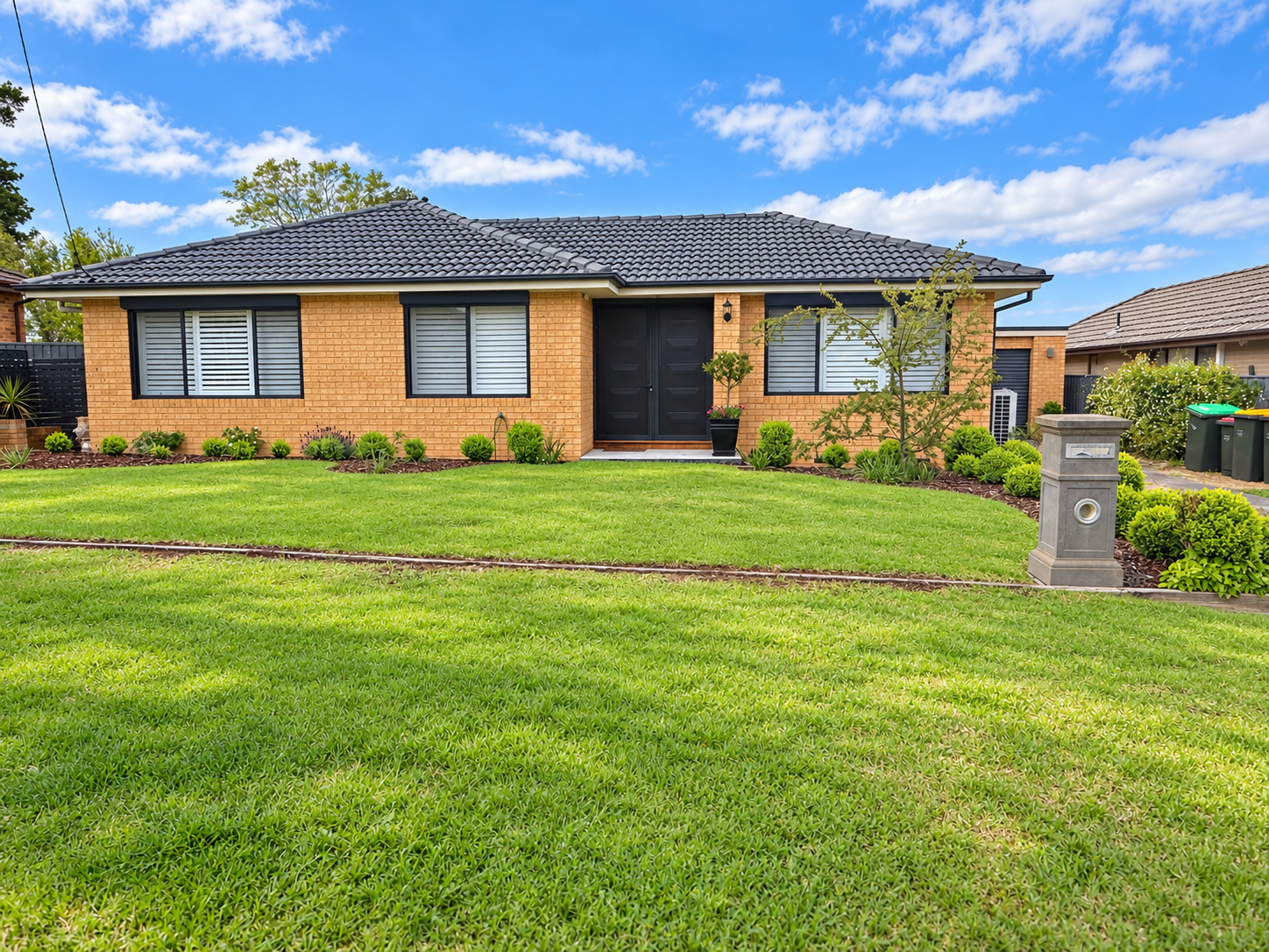 17 Grant Parade — photo from Ray White Goulburn
