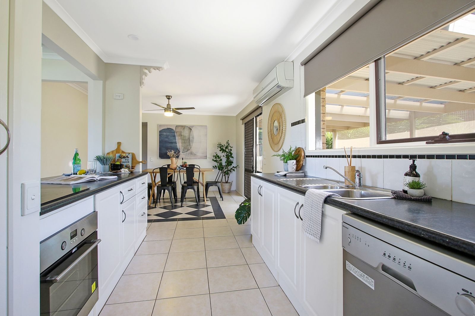 520 Munro Street, Hamilton Valley NSW 2641