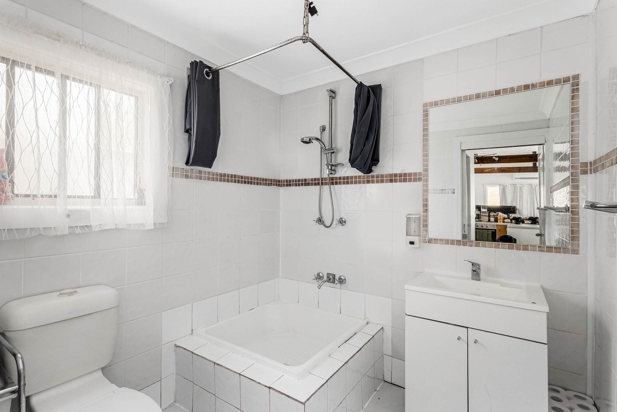 37A Dan Crescent, Colyton, NSW 2760