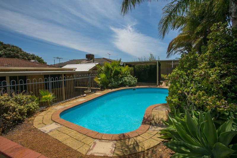 35 Tamarine Way, Swan View WA 6056