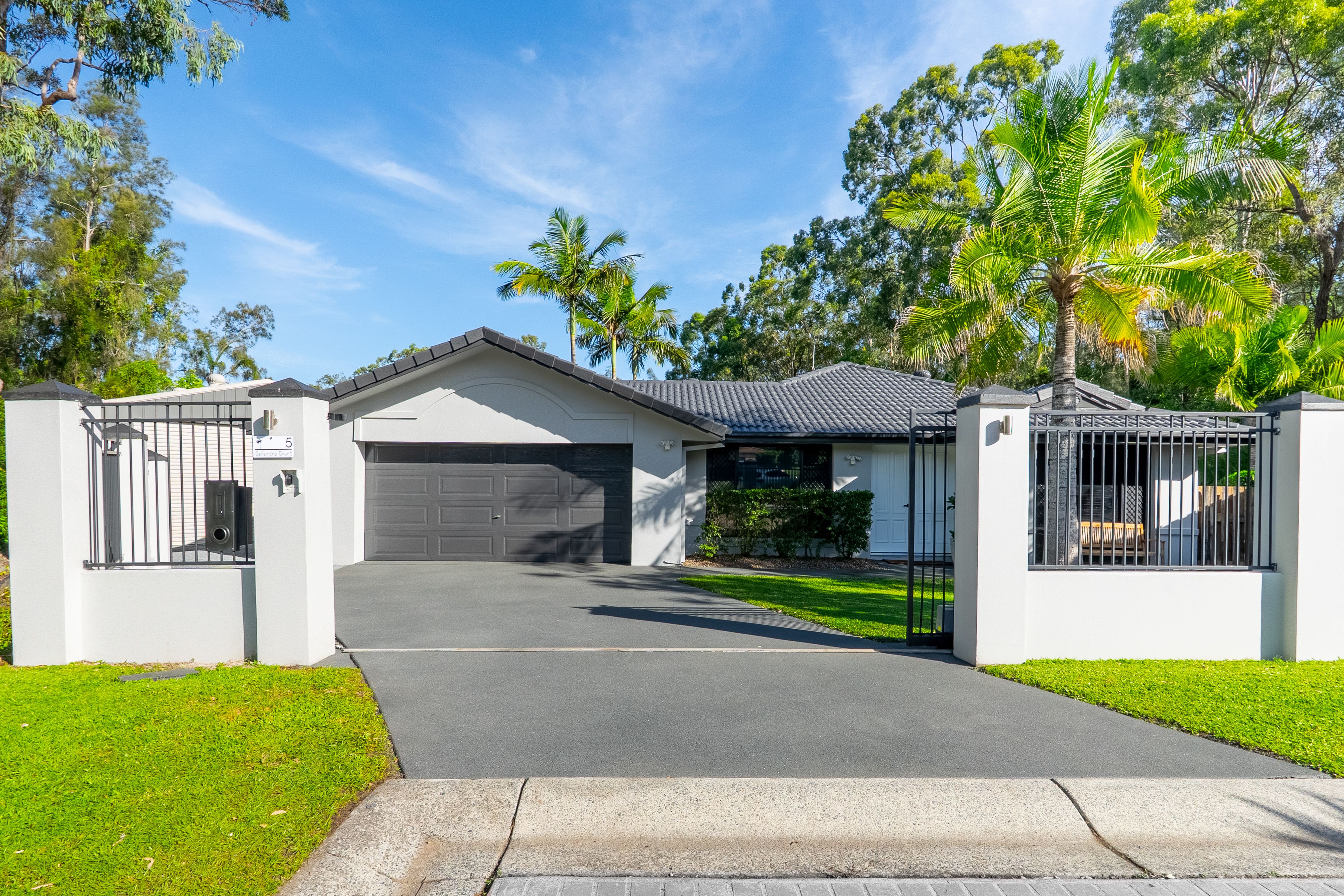 5 Calliandra Court, Carrara, QLD 4211