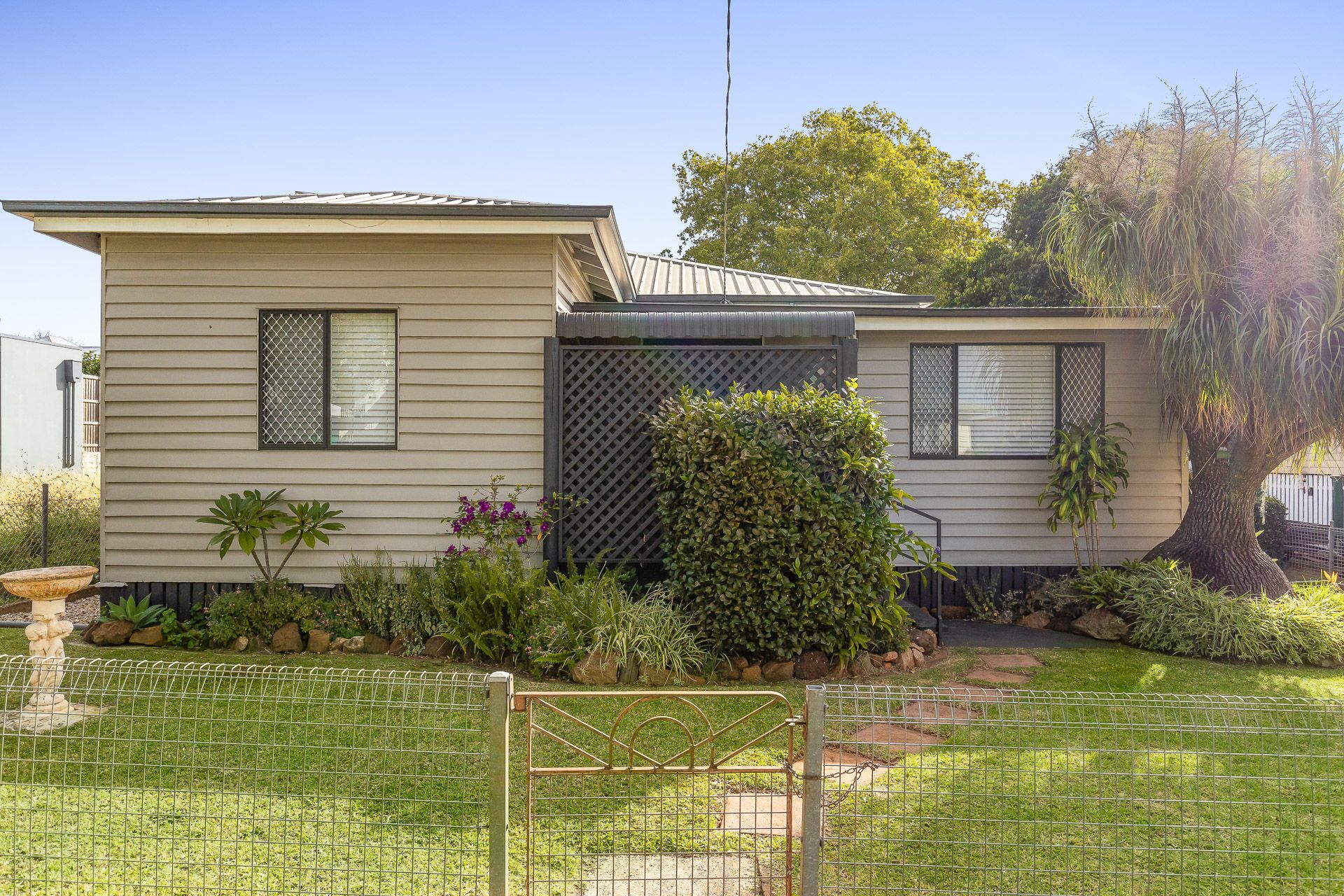 69 Hillview Avenue, Newtown, QLD 4350
