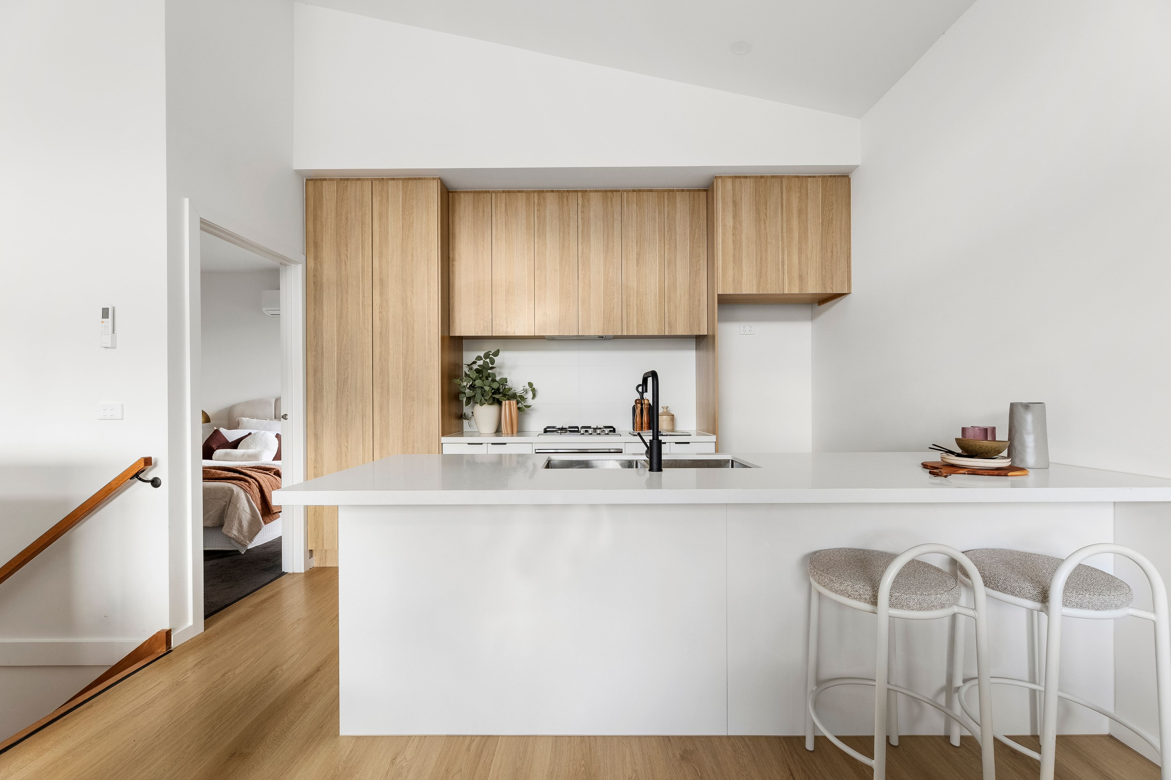 2/7 Chaleyer Street — photo 4 of 17